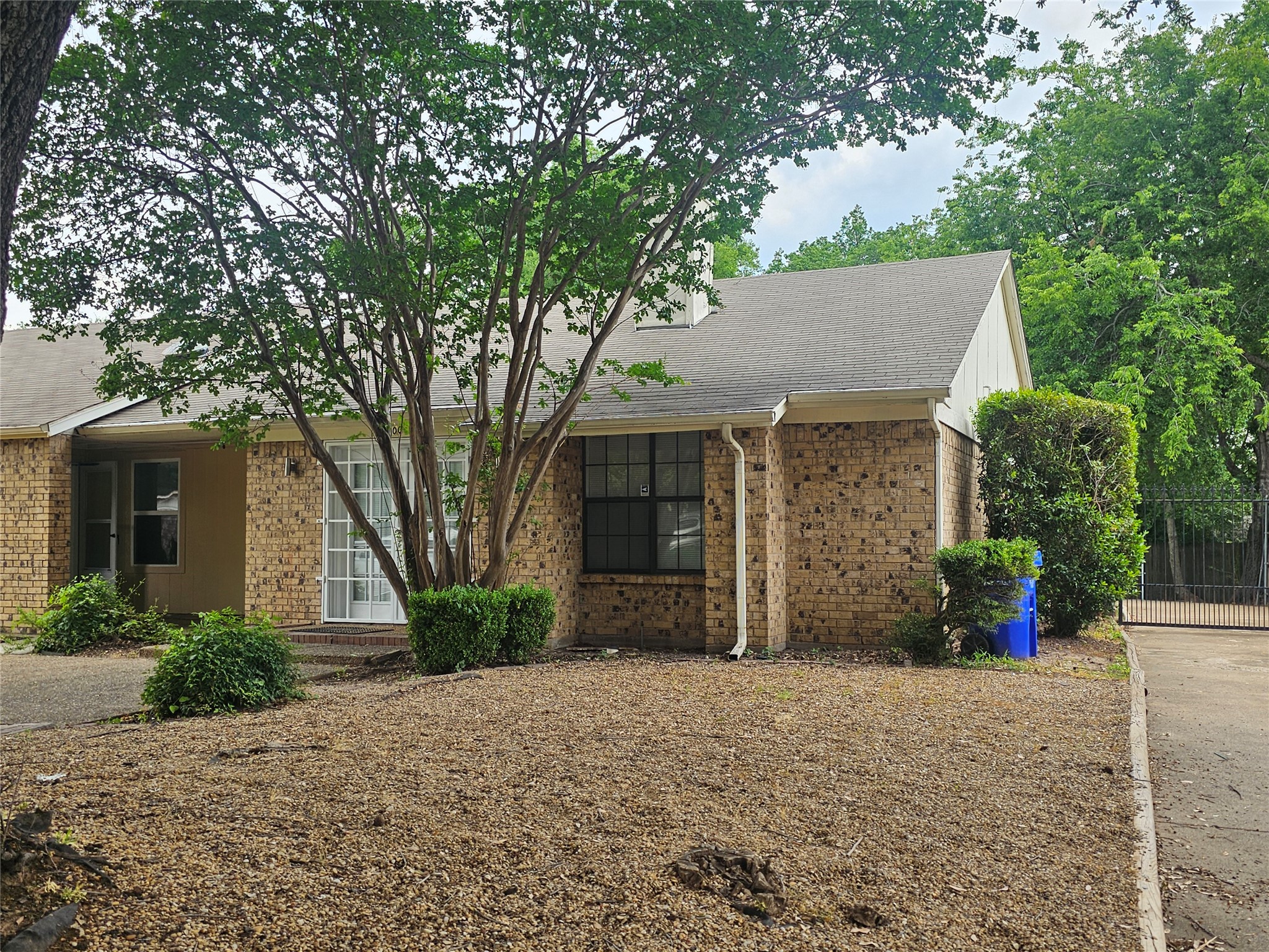 200 E Denton Drive Euless TX 76039