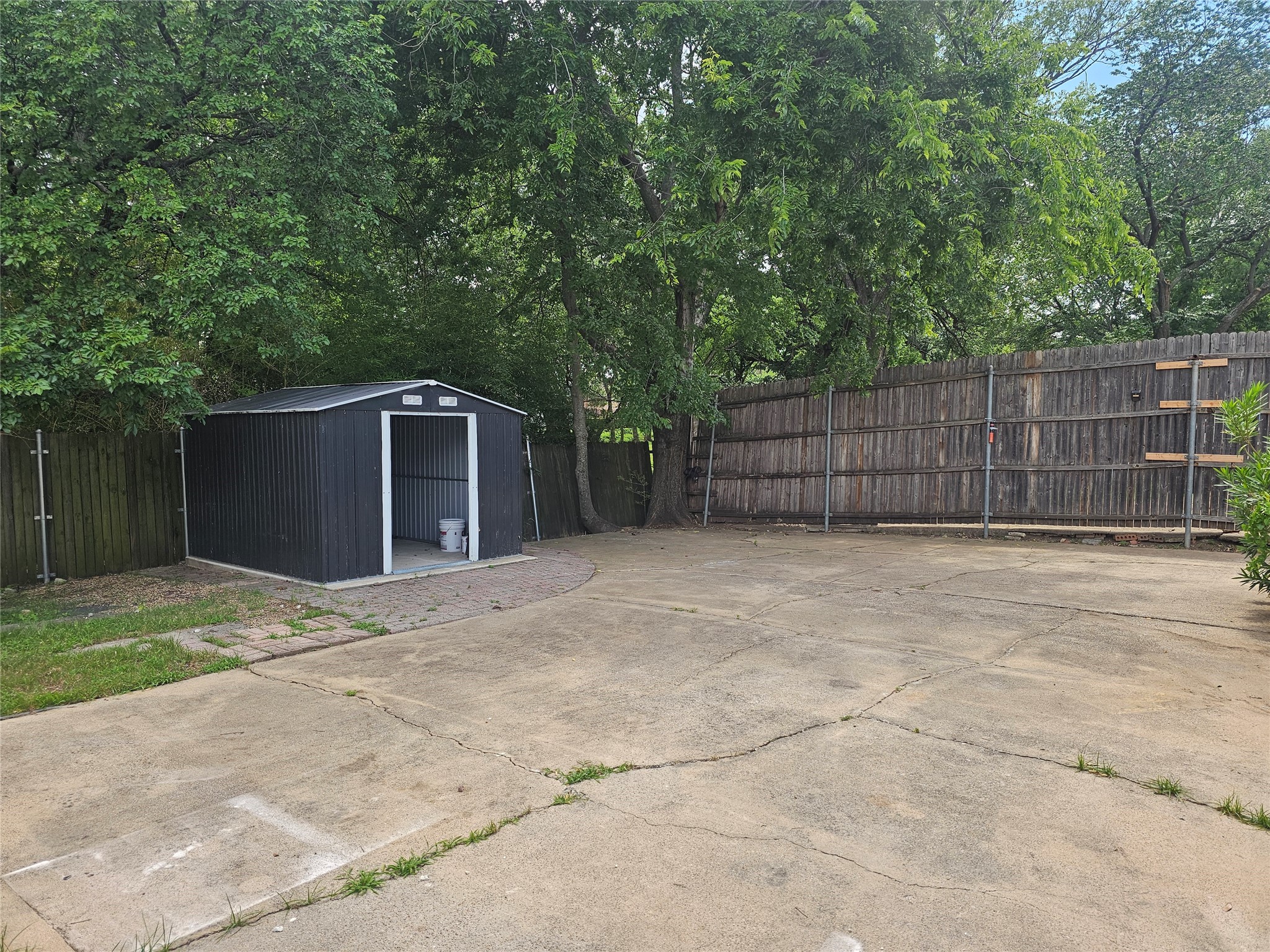 200 E Denton Drive Euless TX 76039
