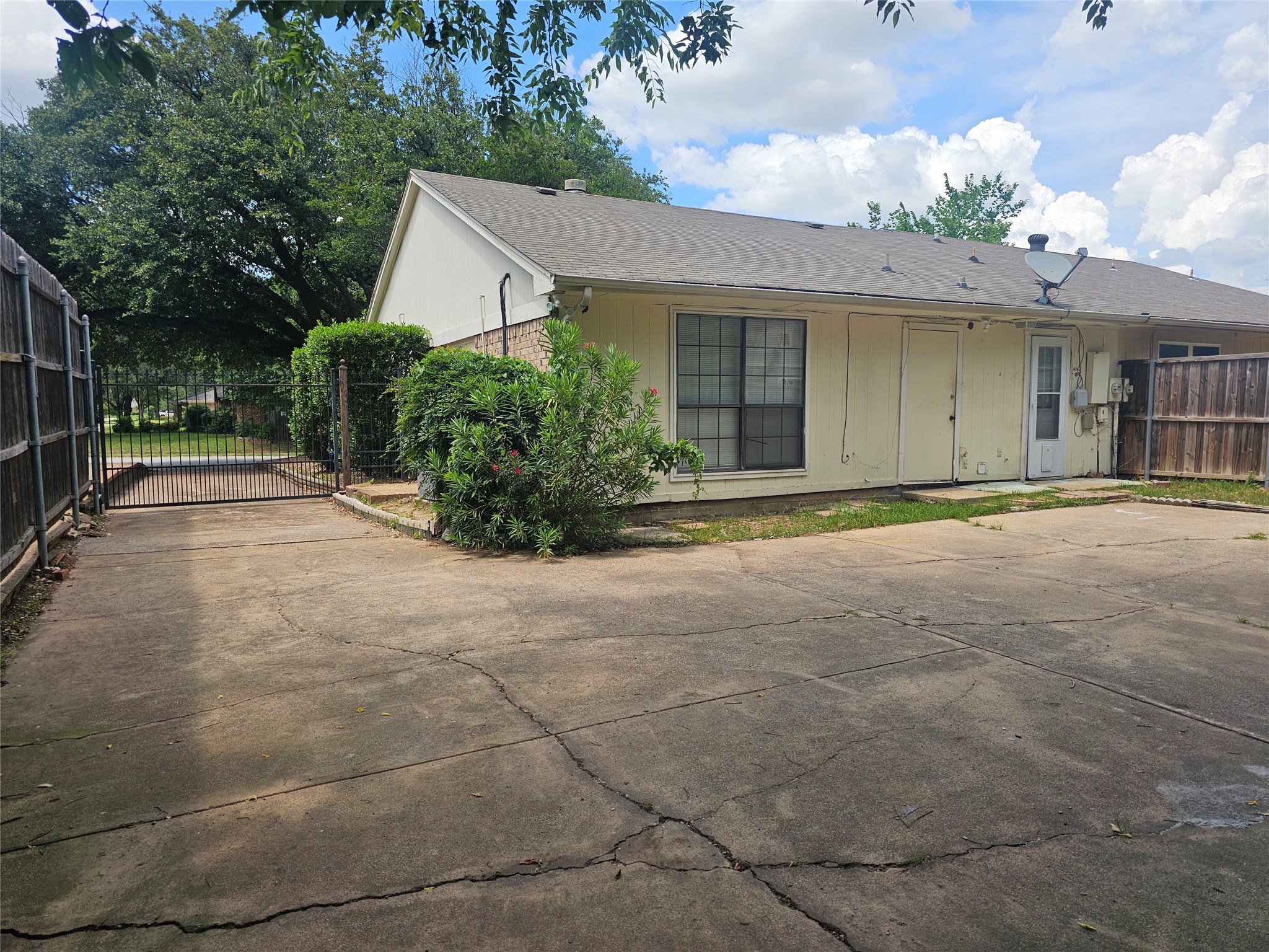 200 E Denton Drive Euless TX 76039