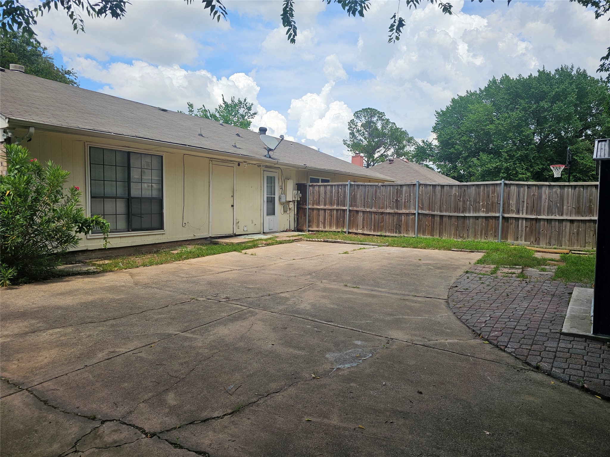 200 E Denton Drive Euless TX 76039