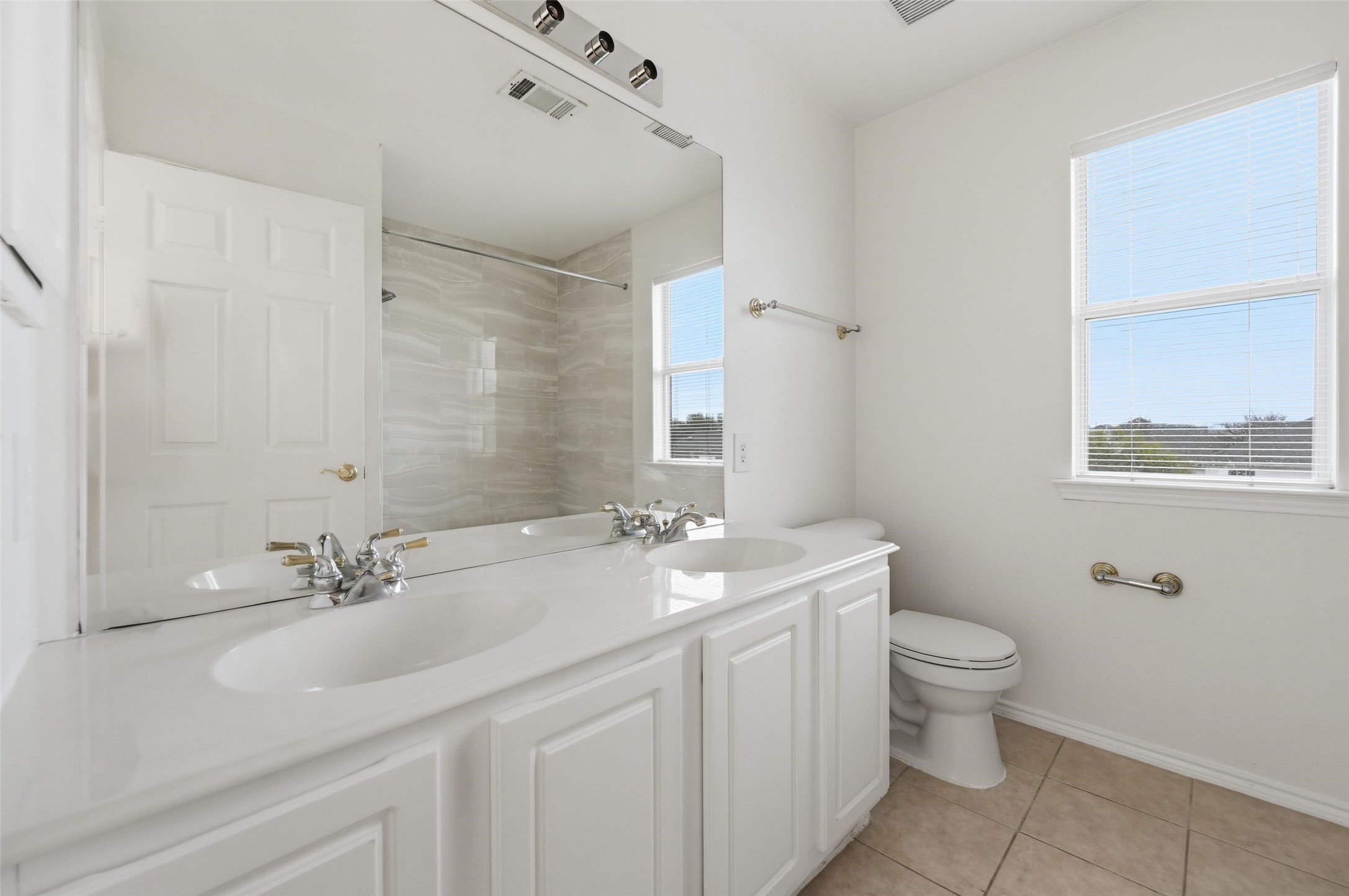 2216 Oak Park Drive Bedford TX 76021