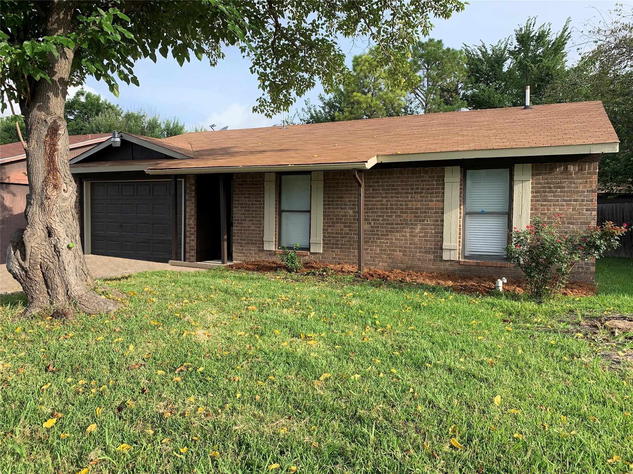 406 E Springdale Lane Grand Prairie TX 75052