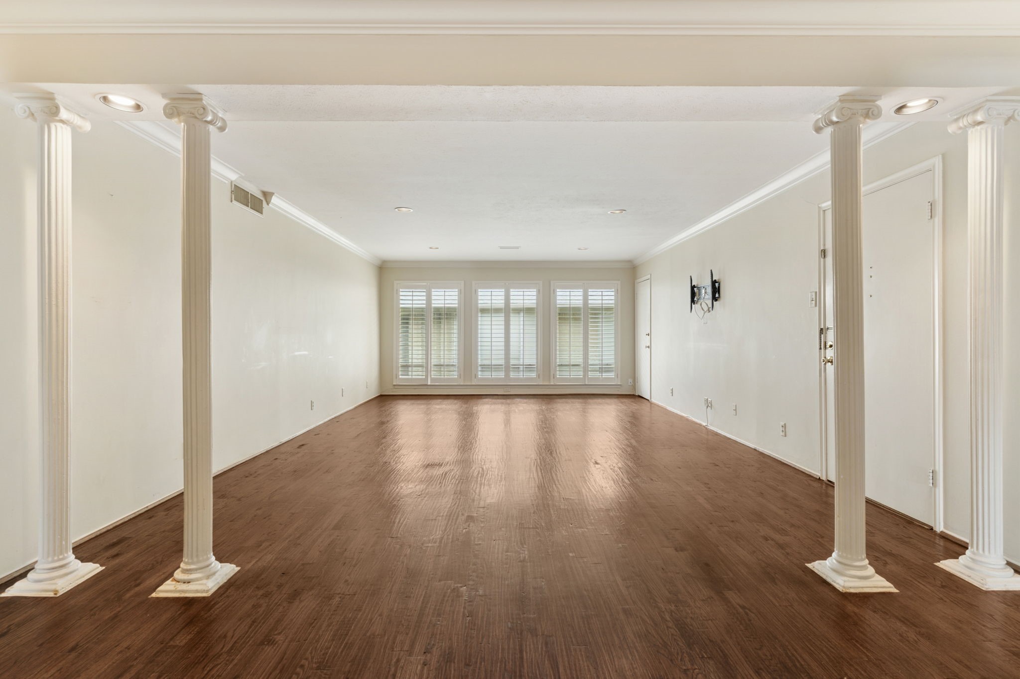 6367 Diamond Head Circle Dallas TX 75225