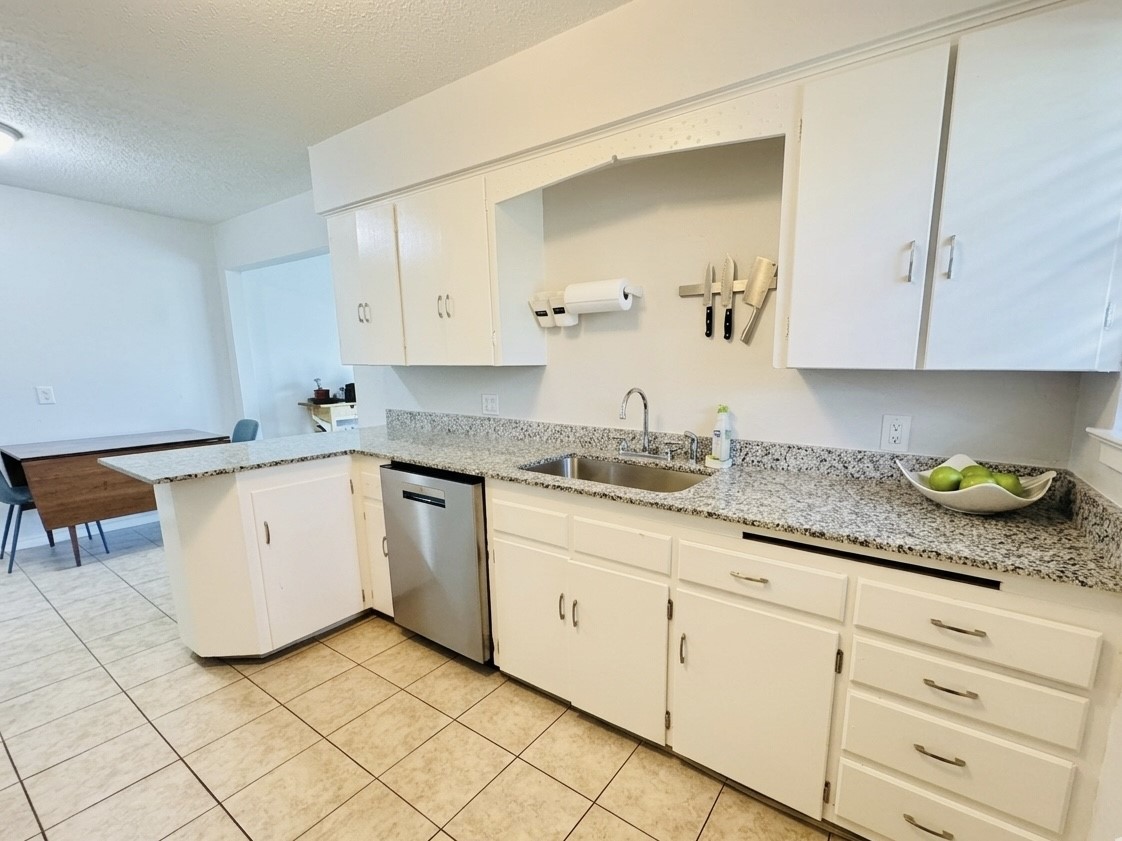 2732 W Jefferson Boulevard Dallas TX 75211