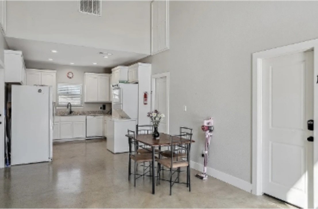 703 Maple Street Commerce TX 75428
