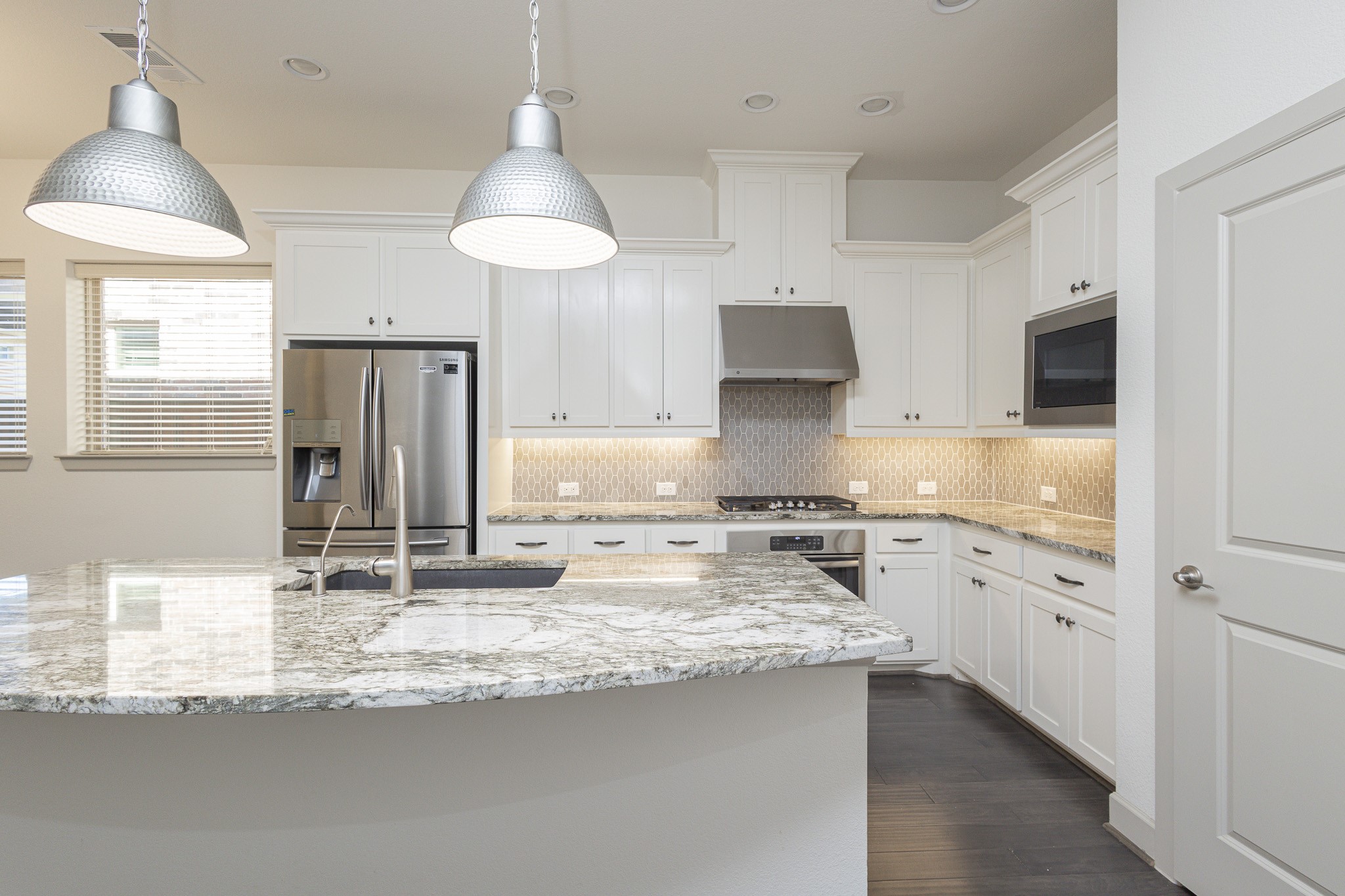 6337 Saddlebrook Irving TX 75039