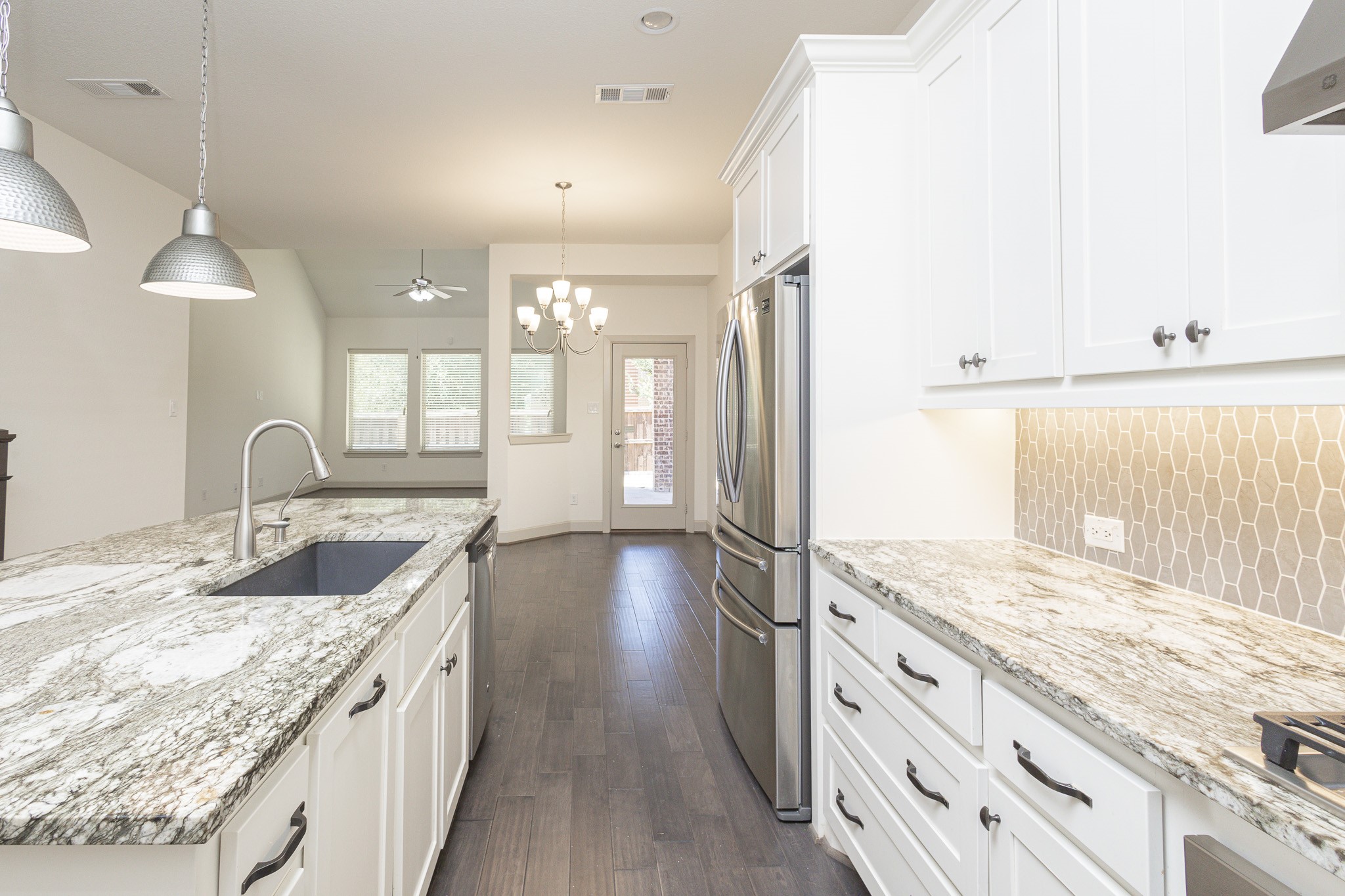 6337 Saddlebrook Irving TX 75039