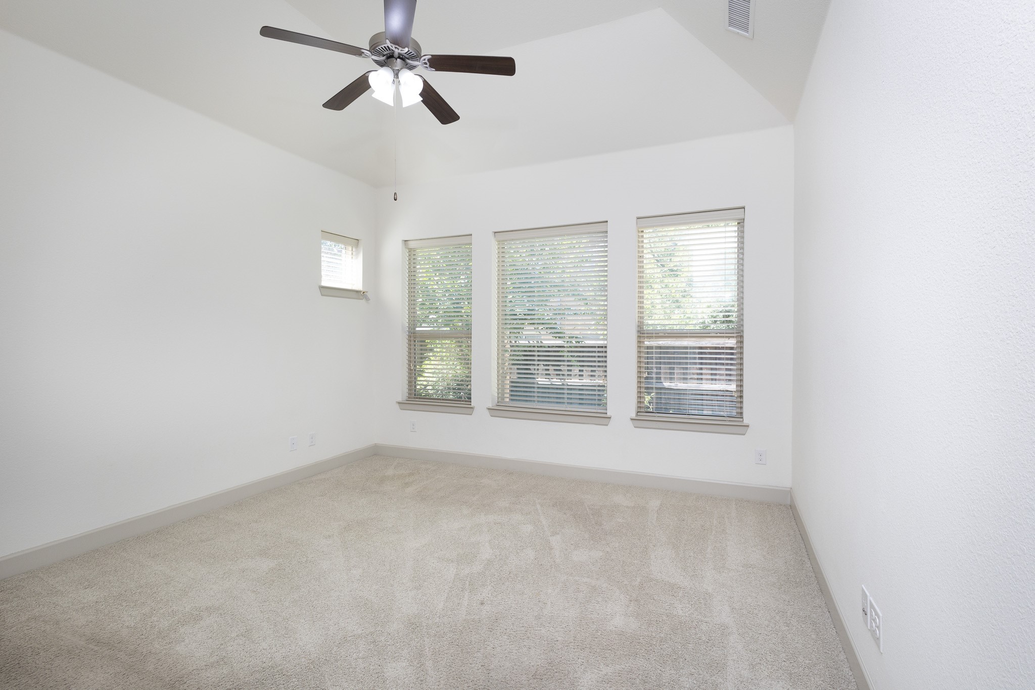 6337 Saddlebrook Irving TX 75039