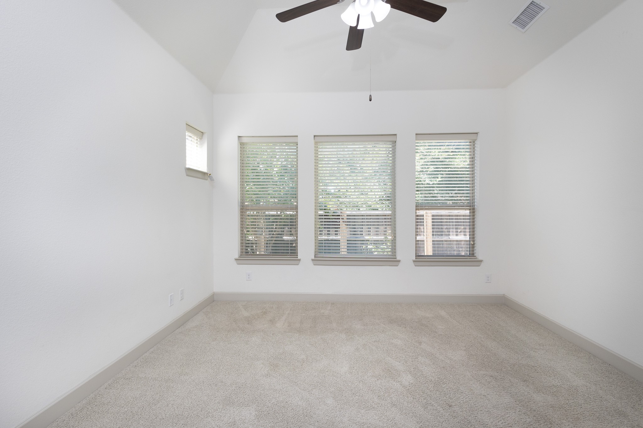 6337 Saddlebrook Irving TX 75039