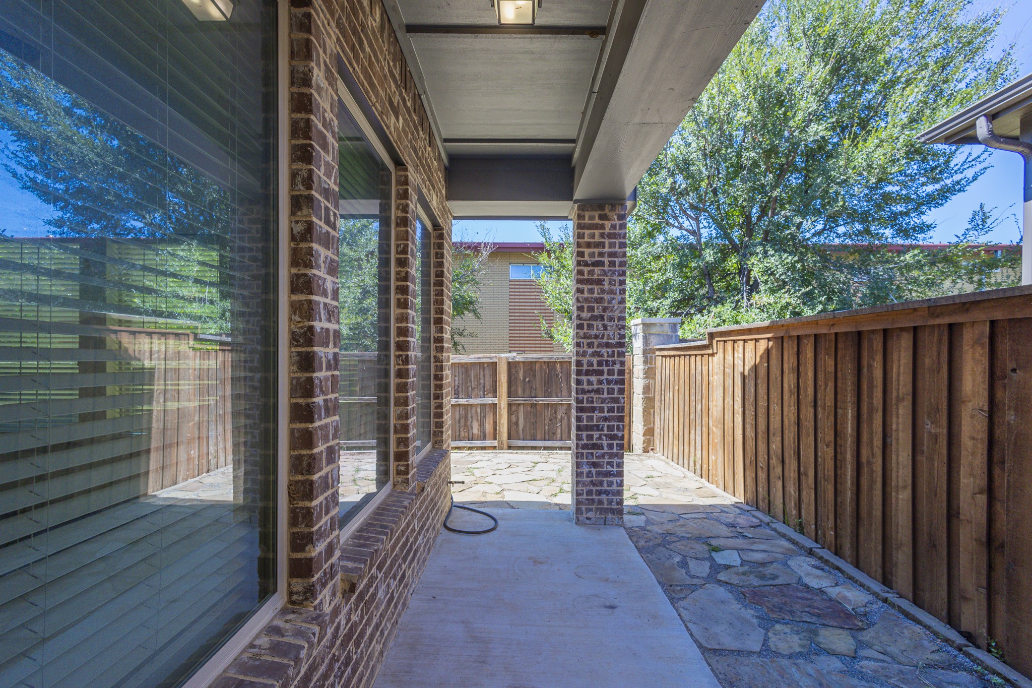 6337 Saddlebrook Irving TX 75039