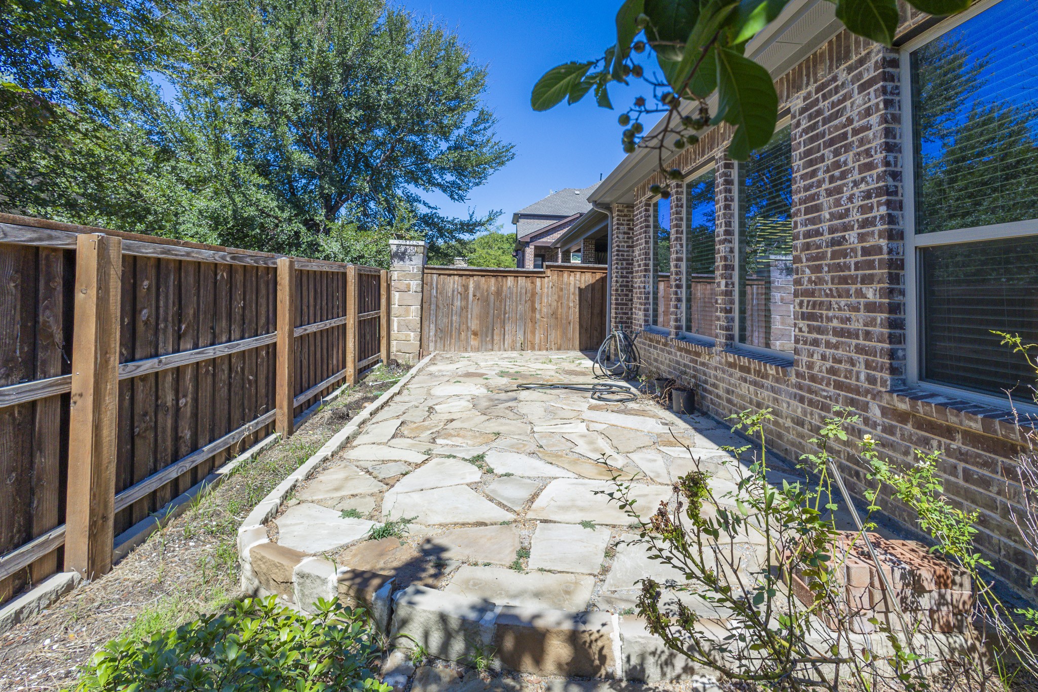 6337 Saddlebrook Irving TX 75039