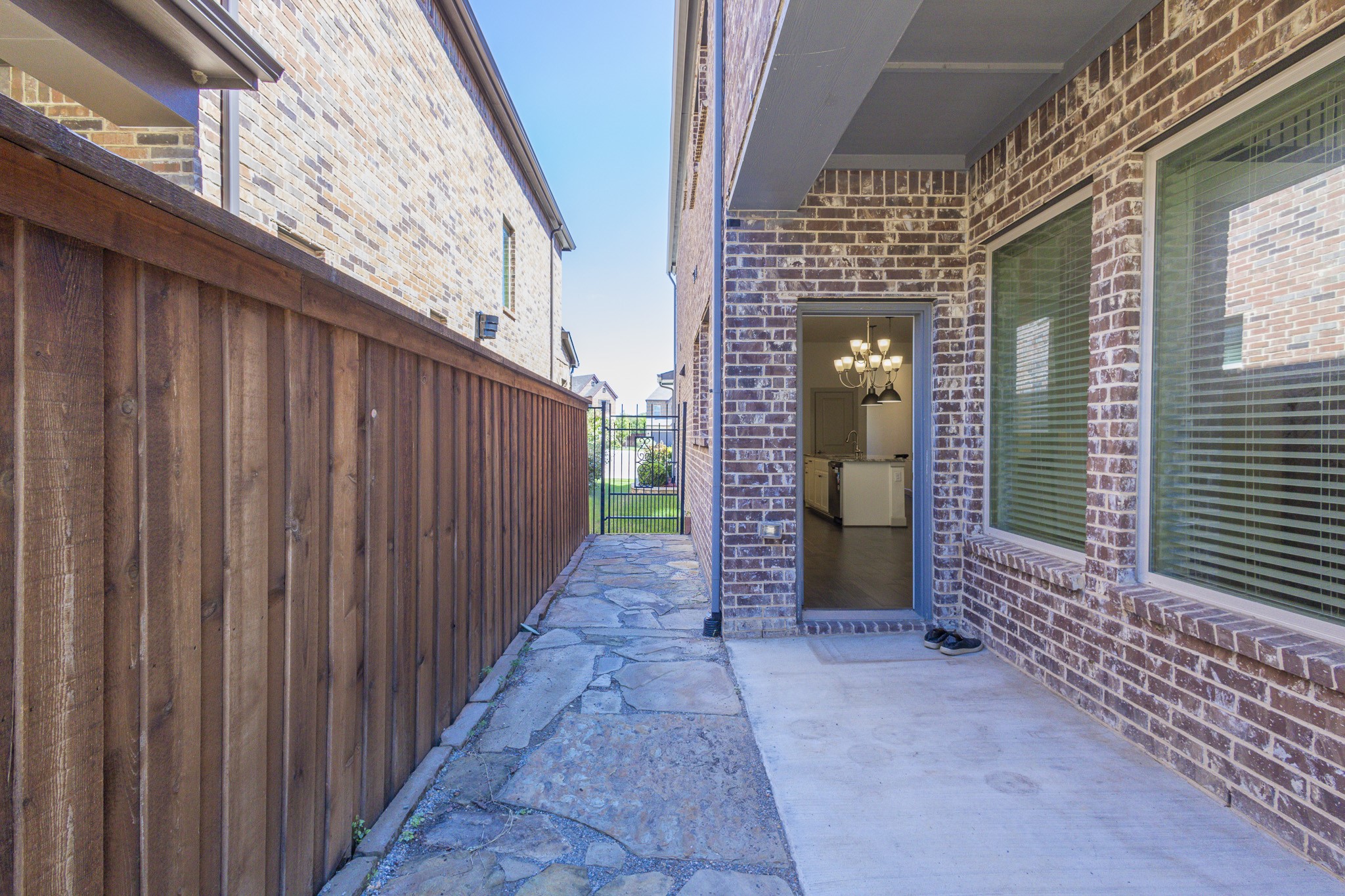 6337 Saddlebrook Irving TX 75039
