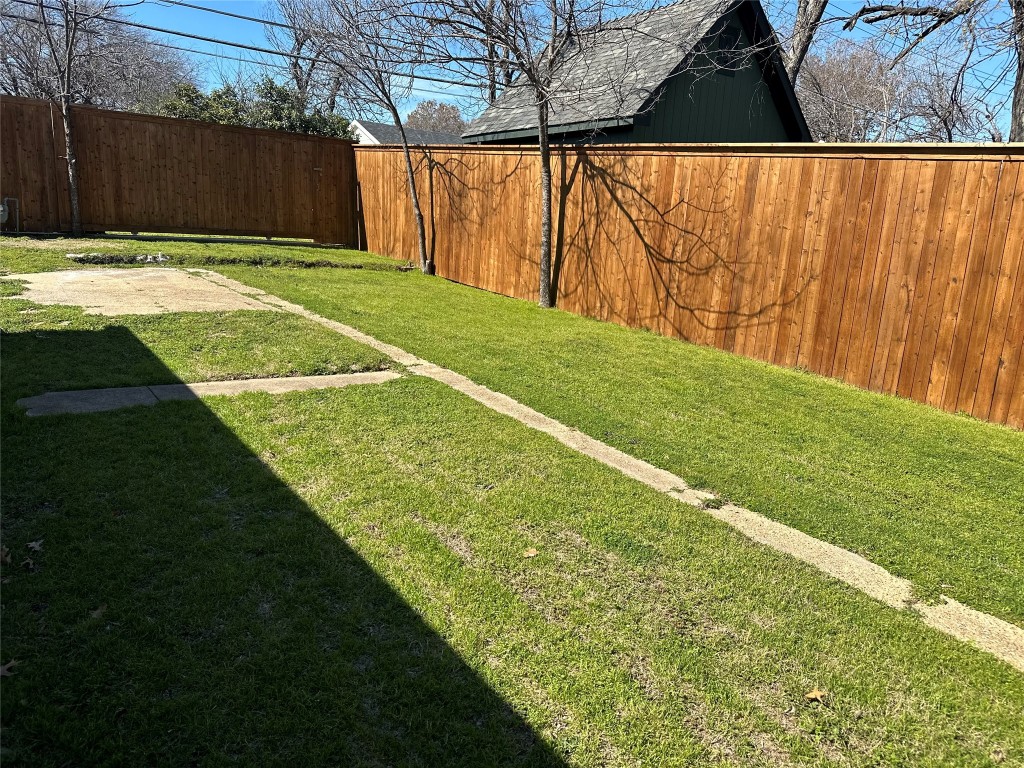 809 Cliffdale Avenue Dallas TX 75211