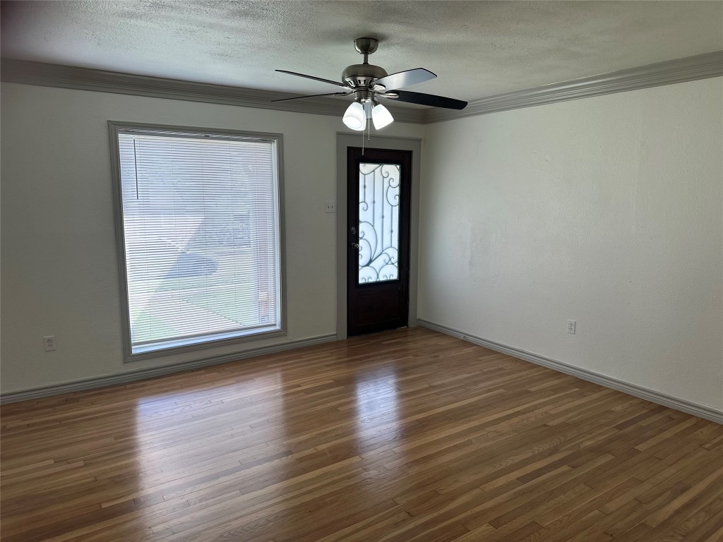 809 Cliffdale Avenue Dallas TX 75211