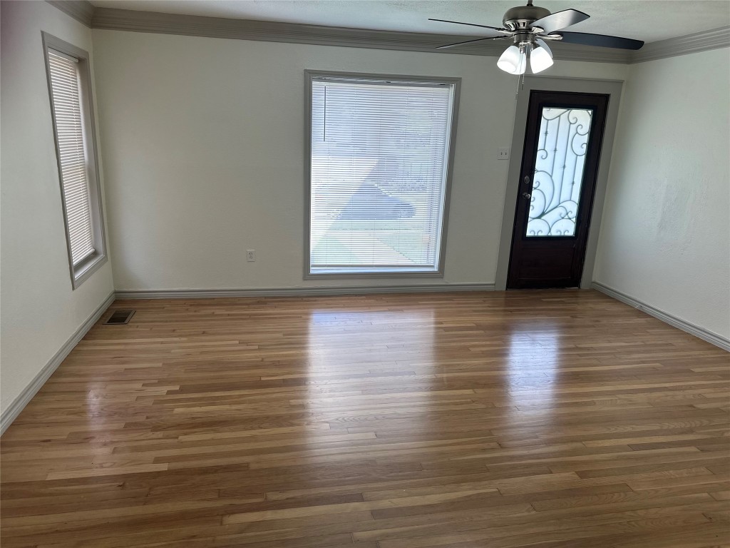 809 Cliffdale Avenue Dallas TX 75211
