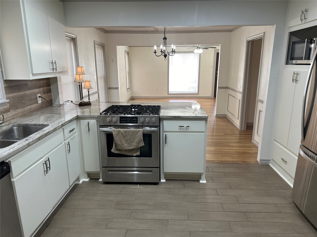809 Cliffdale Avenue Dallas TX 75211