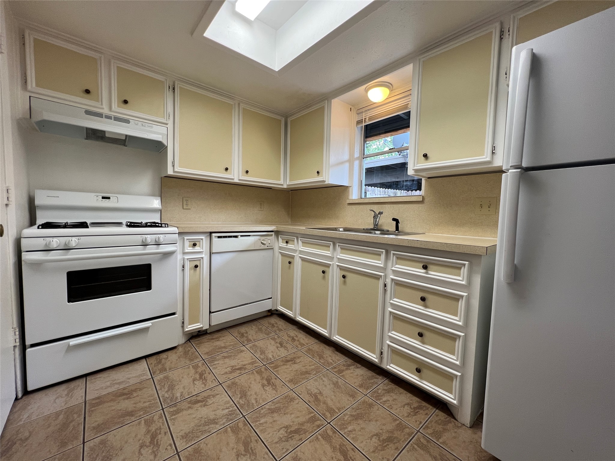 1908 Camden Court Denton TX 76205