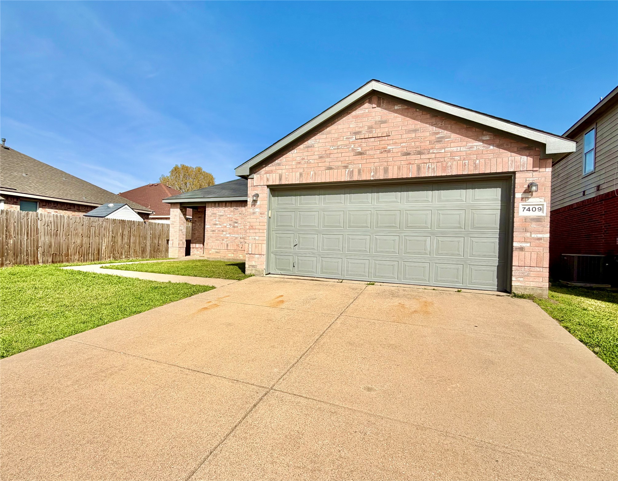 7409 Cresswell Drive Arlington TX 76001