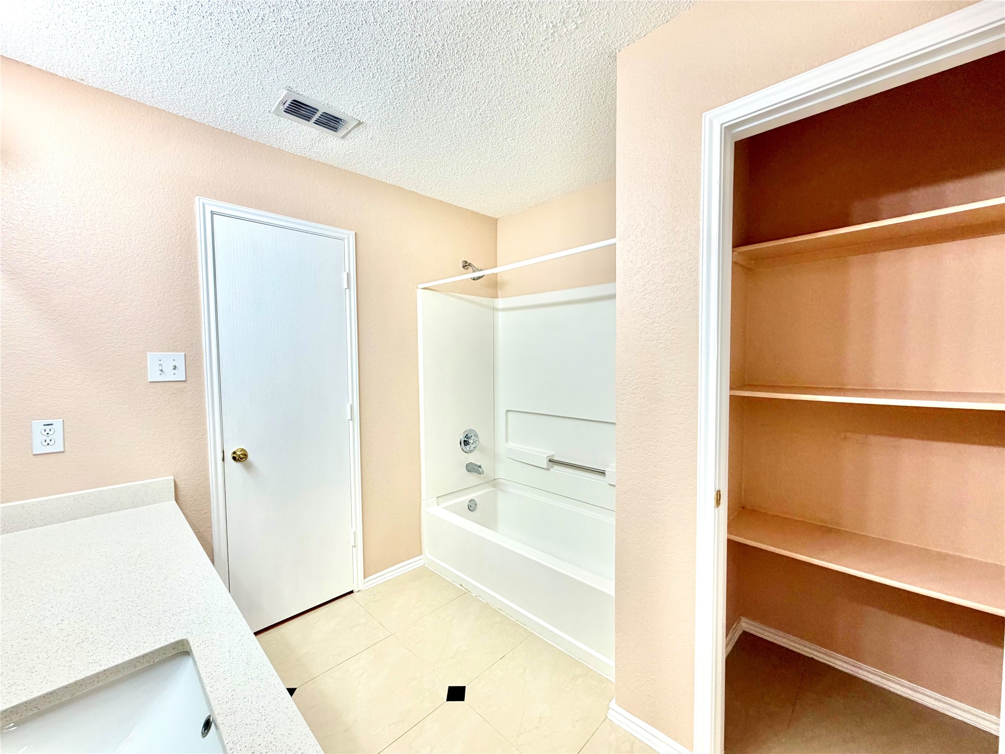 7409 Cresswell Drive Arlington TX 76001