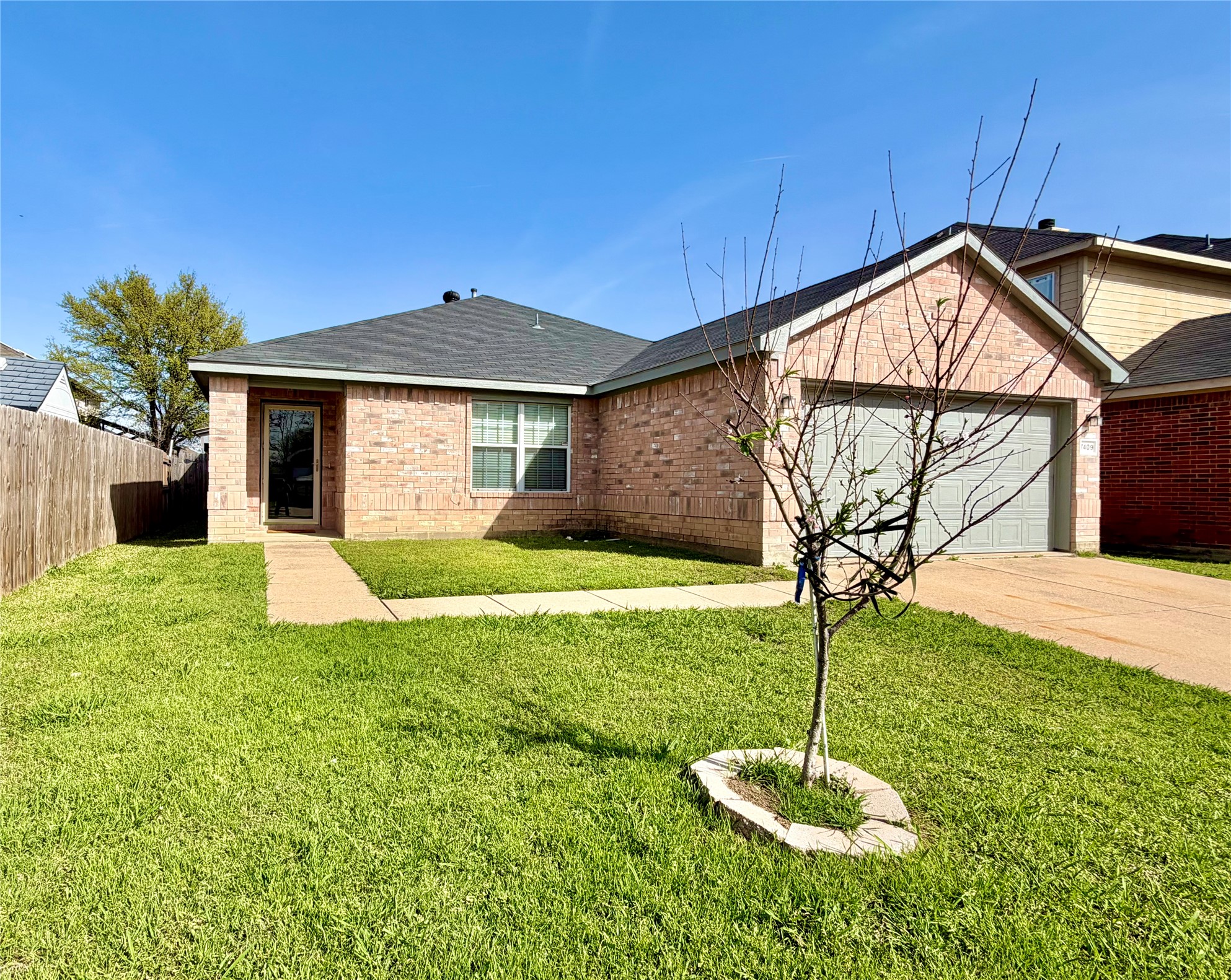 7409 Cresswell Drive Arlington TX 76001