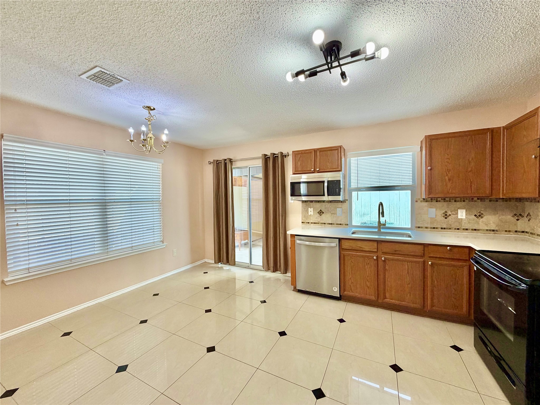7409 Cresswell Drive Arlington TX 76001