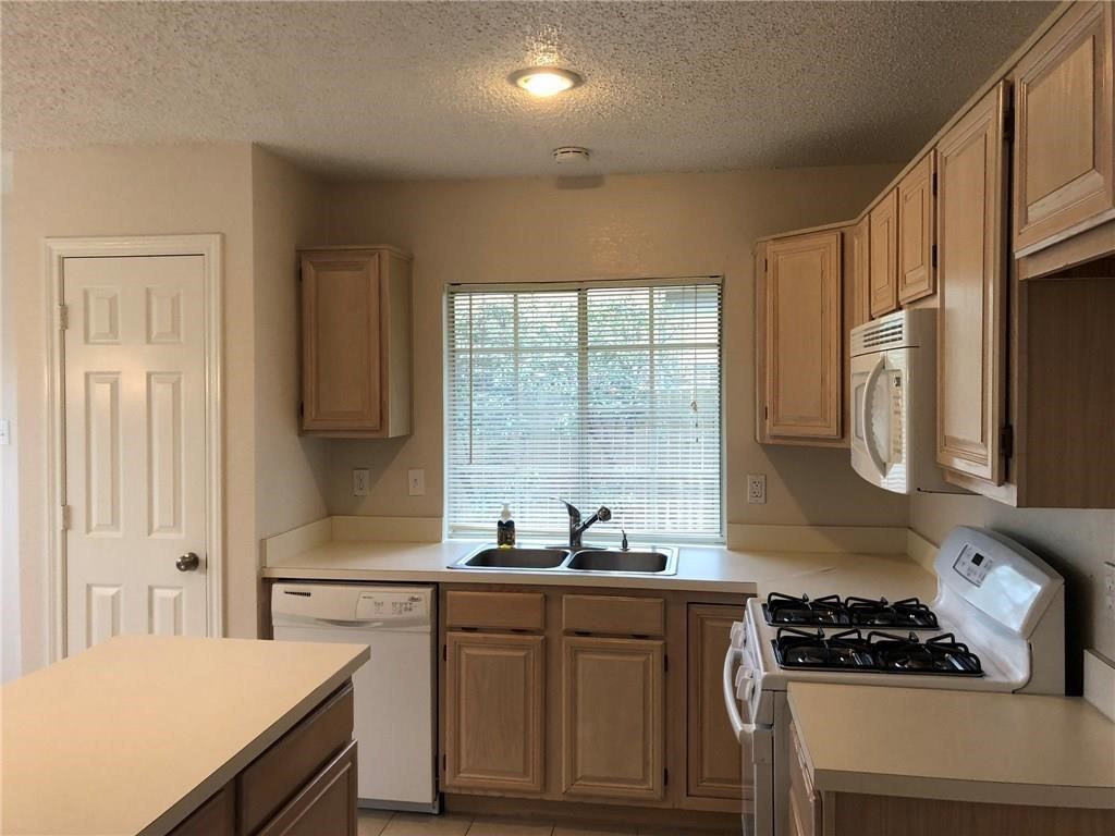 1906 Mill Pond Grapevine TX 76051