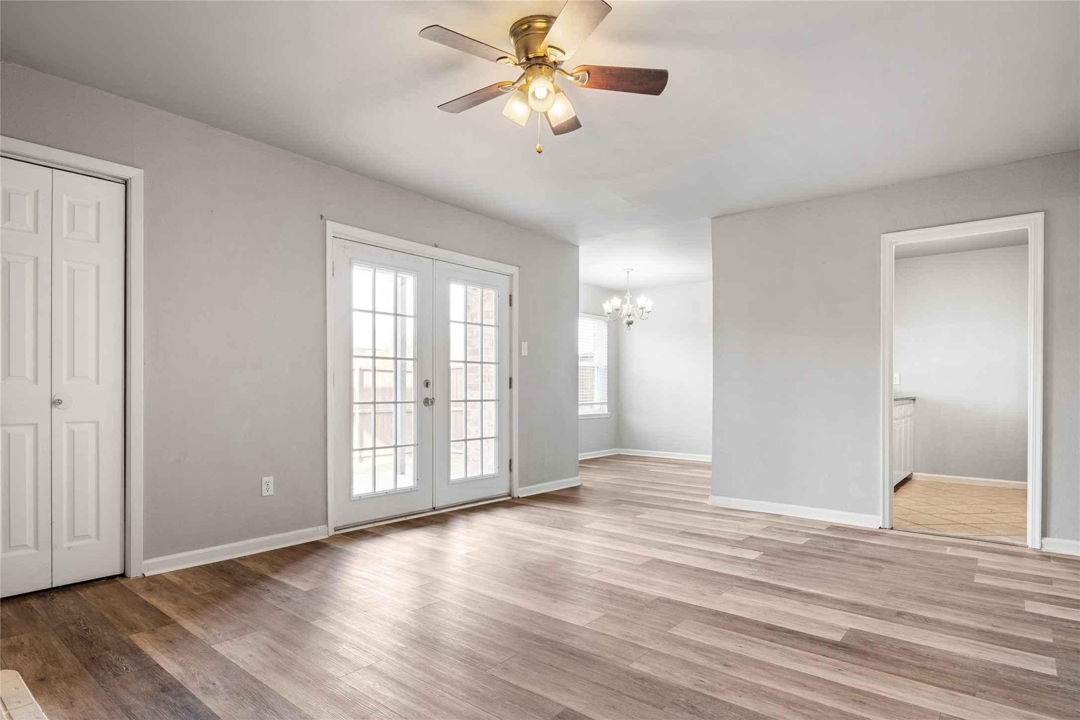 208 Wilshire Drive Euless TX 76040