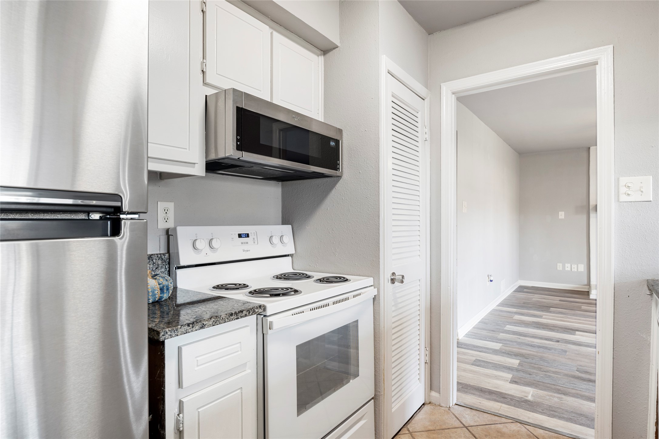 208 Wilshire Drive Euless TX 76040