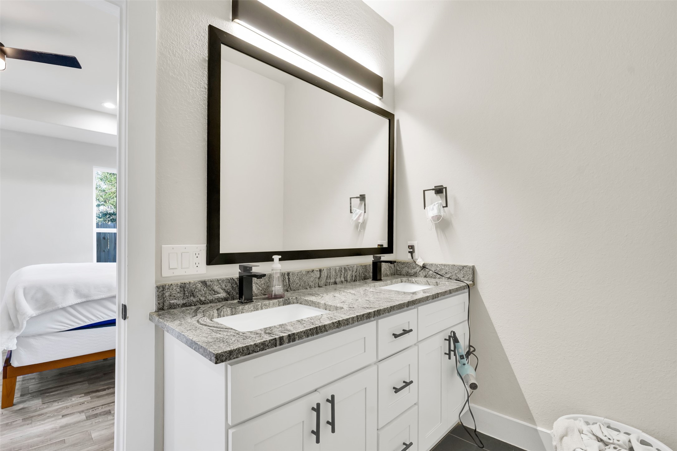 4621 Collins Avenue Dallas TX 75210