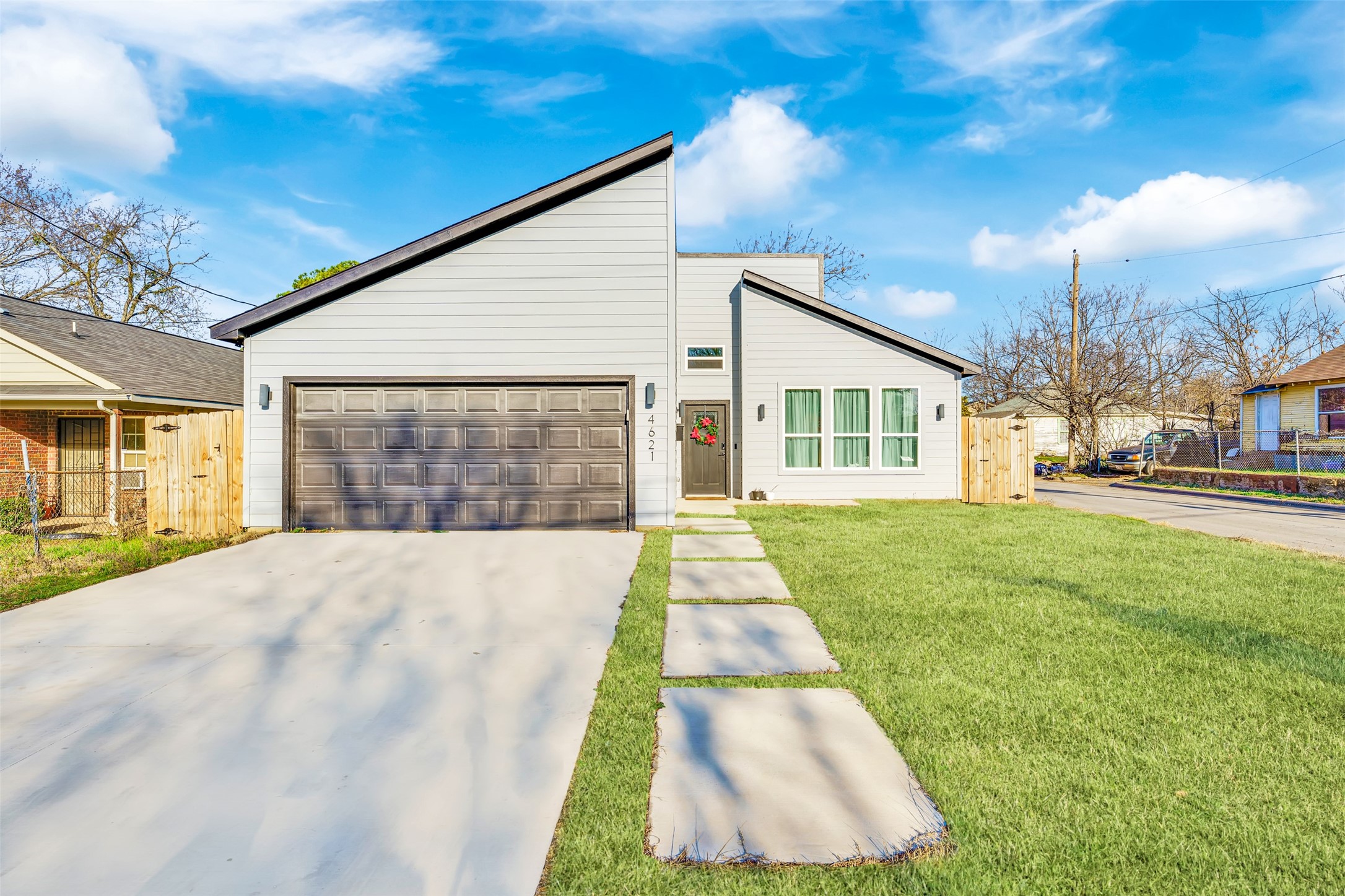 4621 Collins Avenue Dallas TX 75210