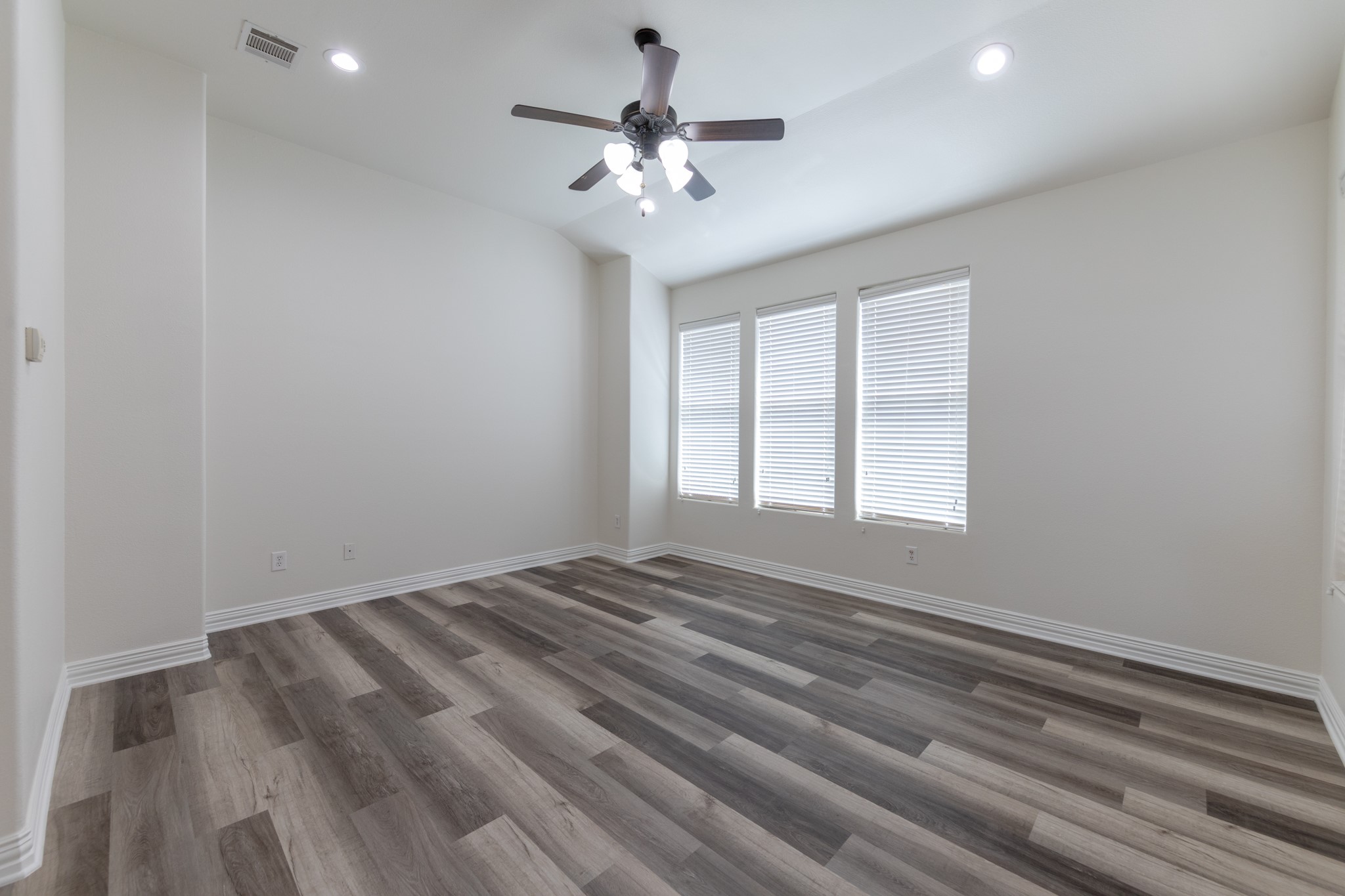 2645 Villa Di Lago Grand Prairie TX 75054