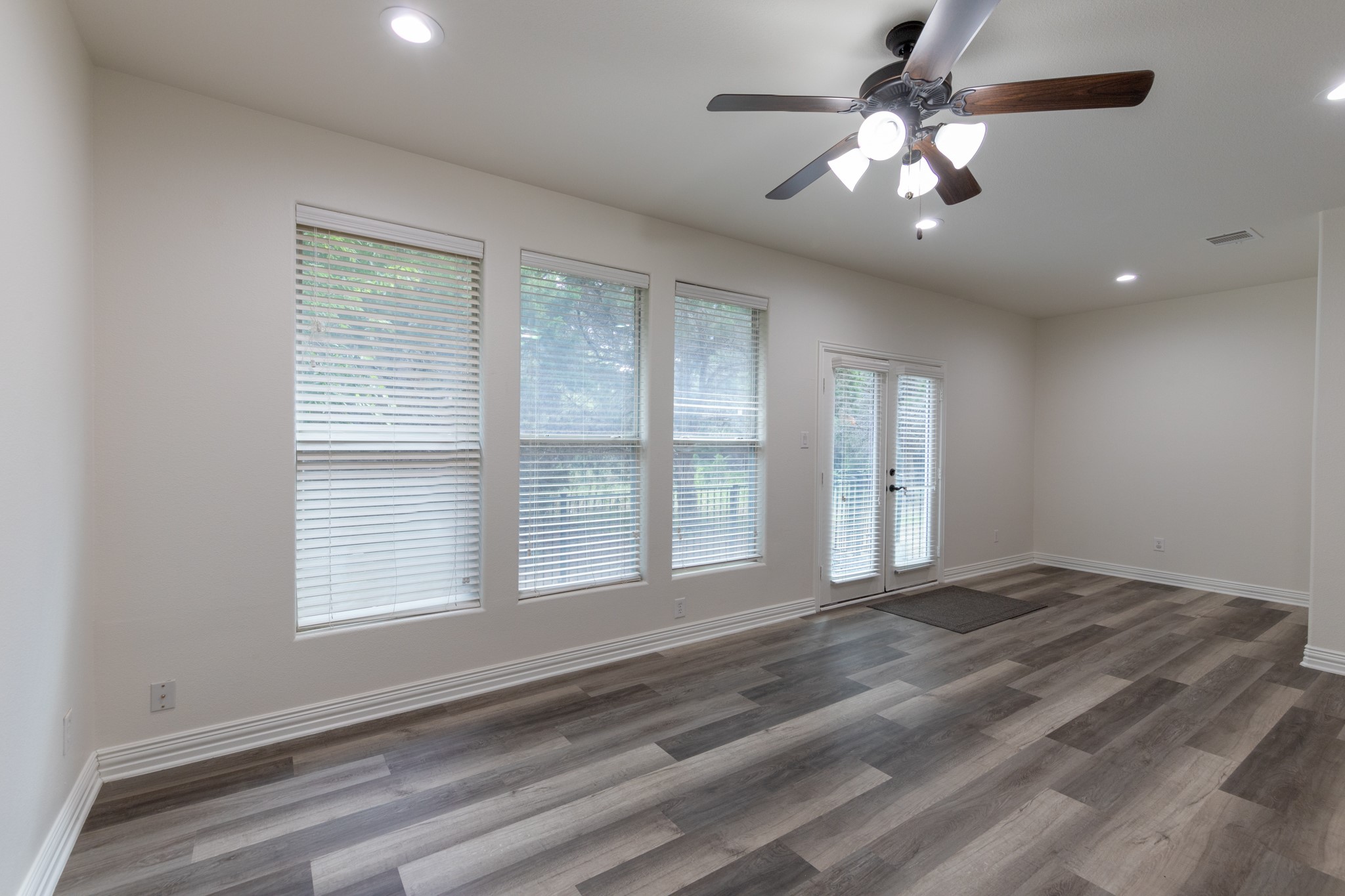 2645 Villa Di Lago Grand Prairie TX 75054