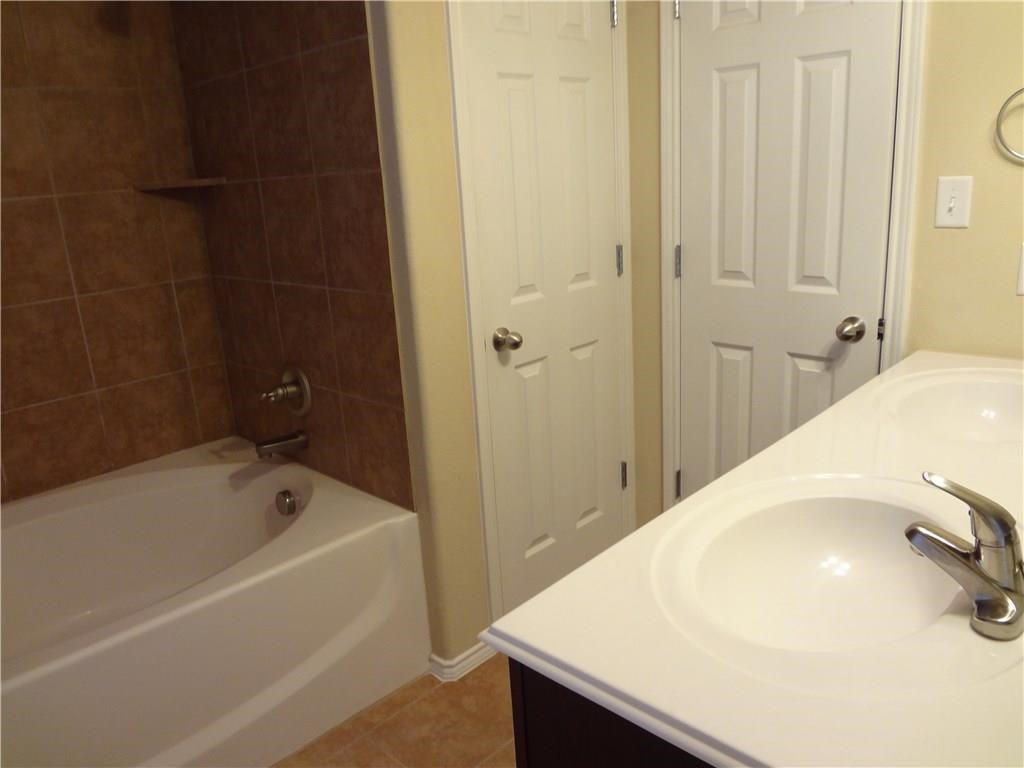 904 Mazatlan Court Arlington TX 76002
