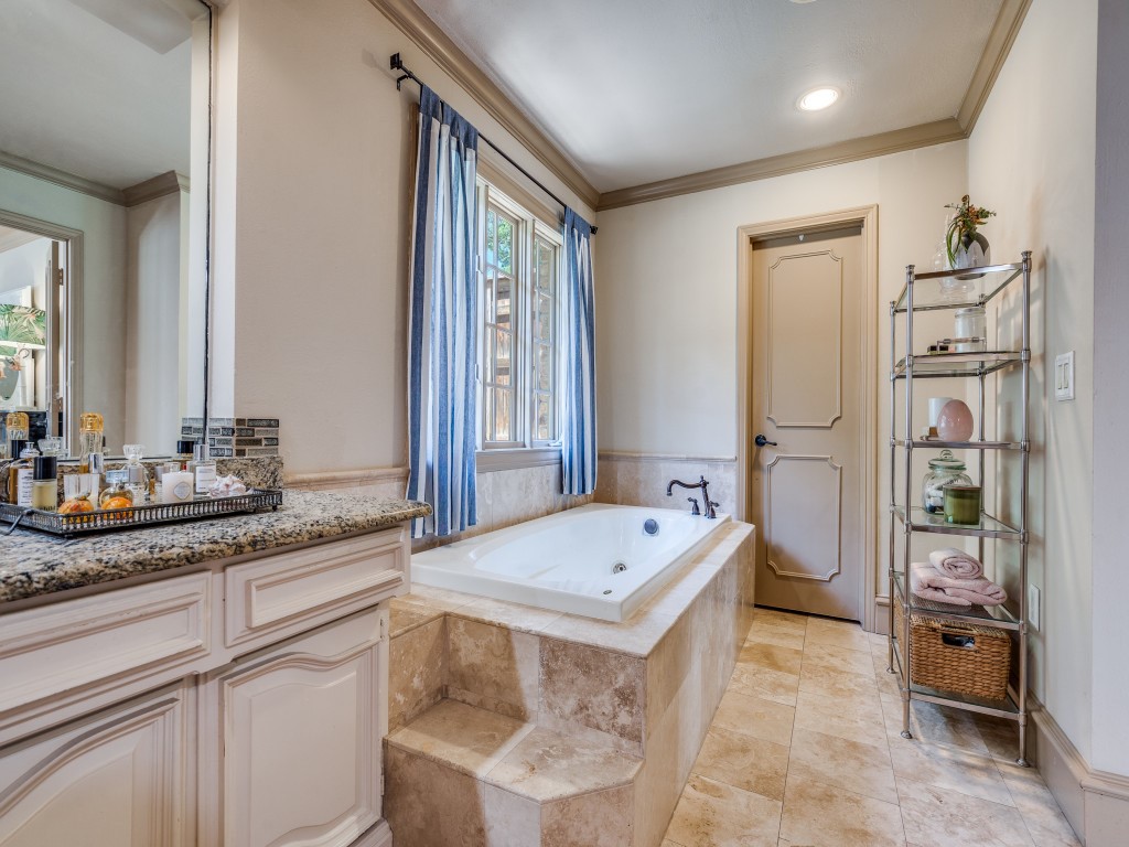 6034 Club Oaks Drive Dallas TX 75248
