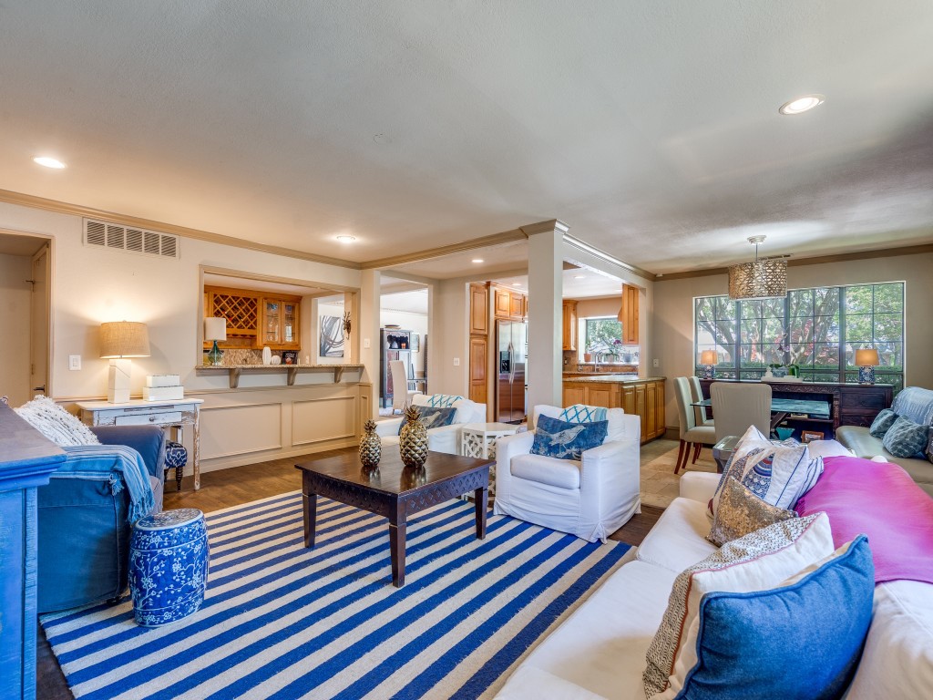 6034 Club Oaks Drive Dallas TX 75248