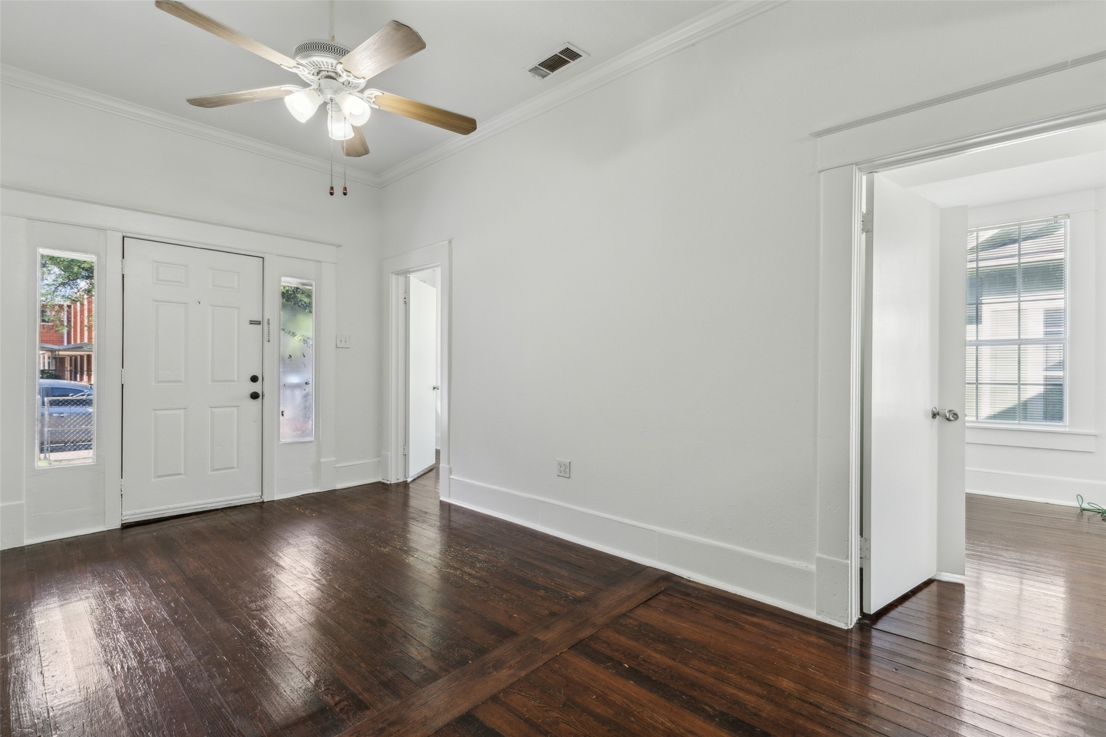 820 W 10th Street Dallas TX 75208