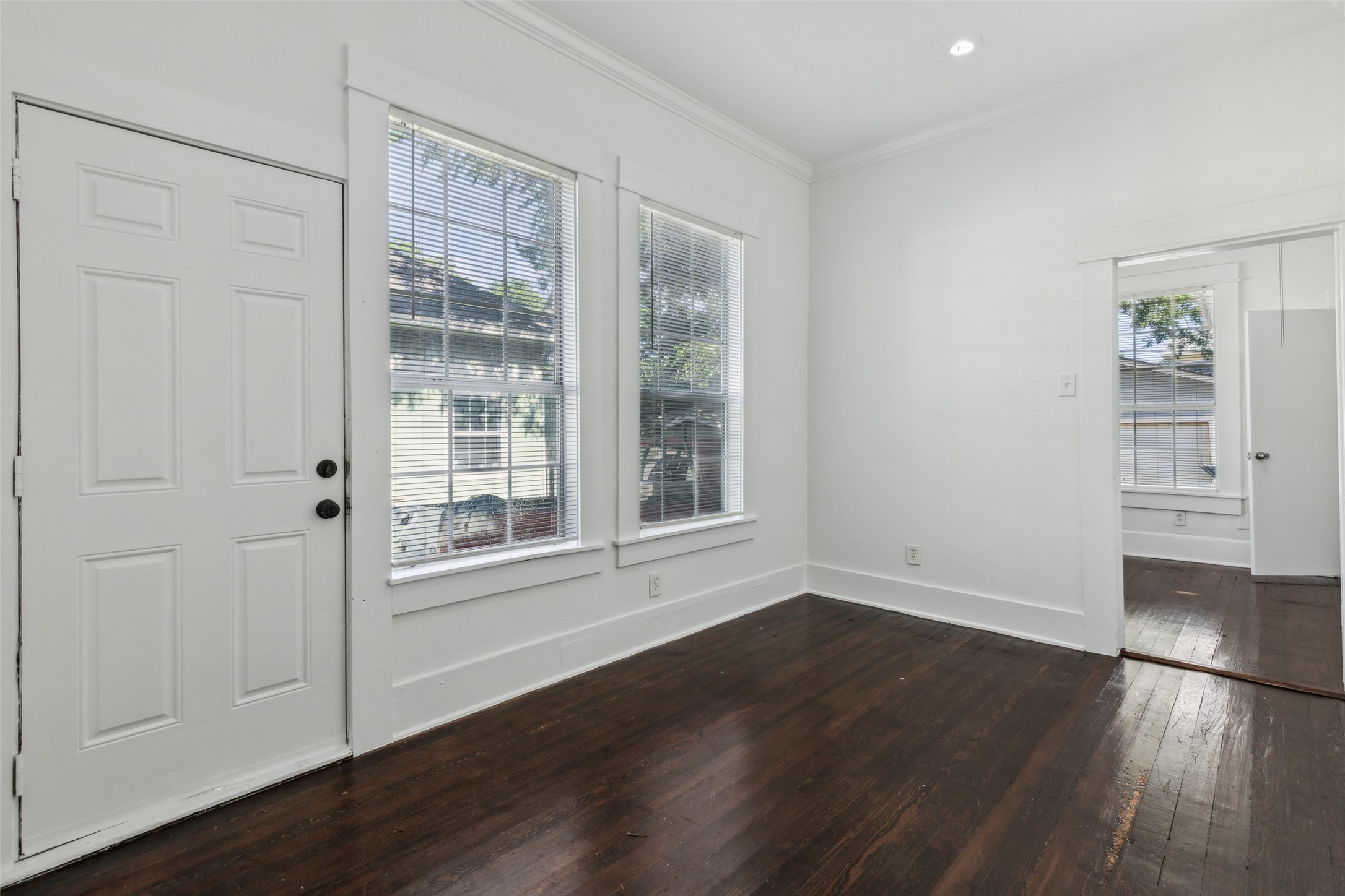 820 W 10th Street Dallas TX 75208