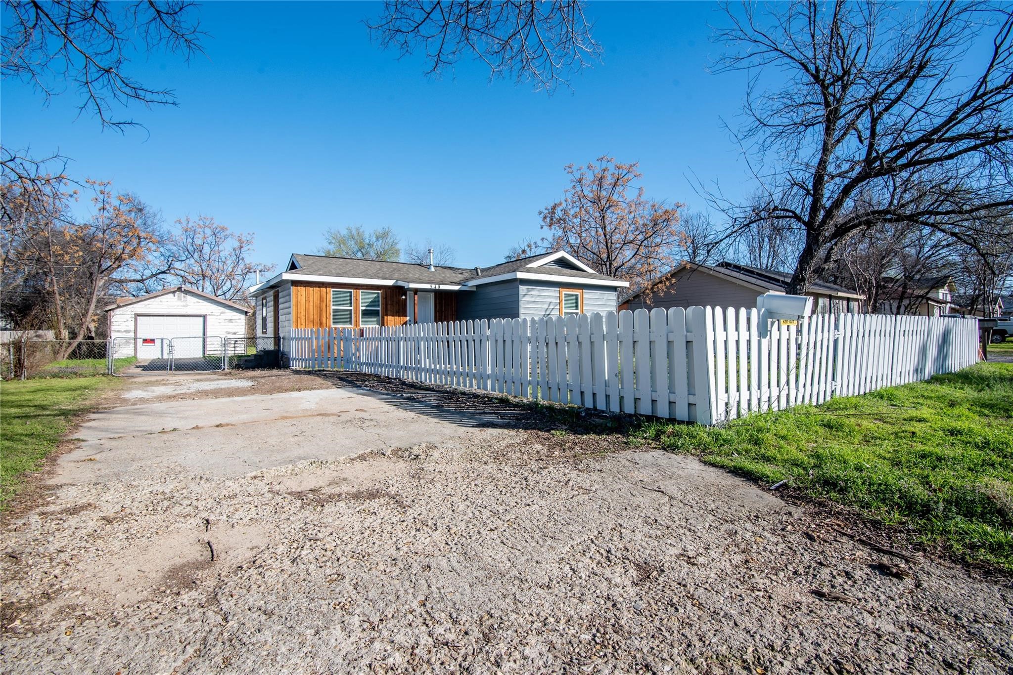 540 Hensley Drive Grand Prairie TX 75050