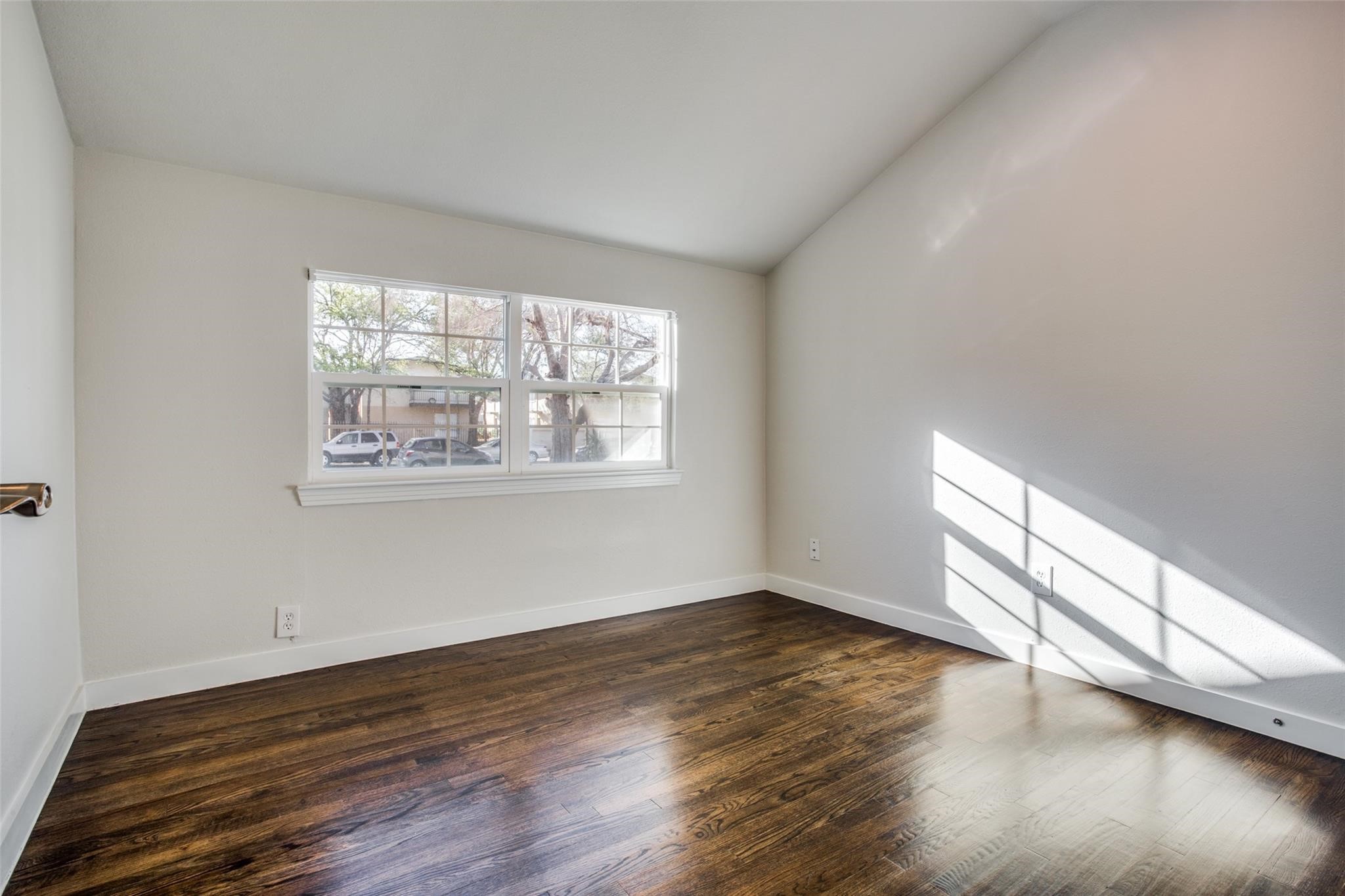 3147 Hedgerow Drive Dallas TX 75235