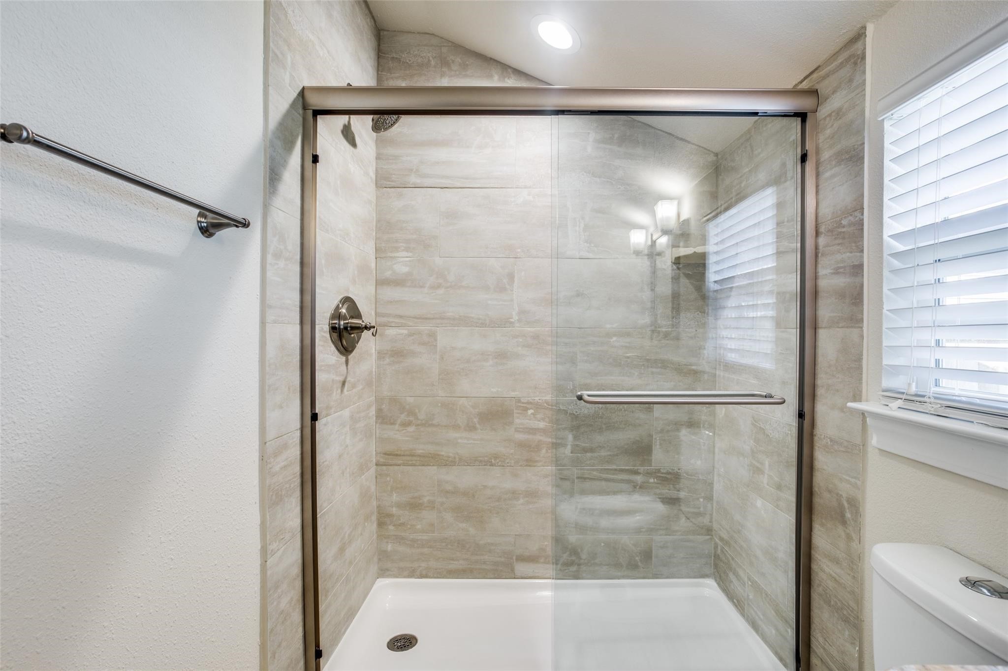 3147 Hedgerow Drive Dallas TX 75235