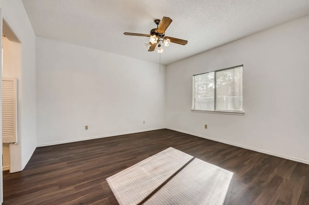 812 Melville Drive Arlington TX 76015