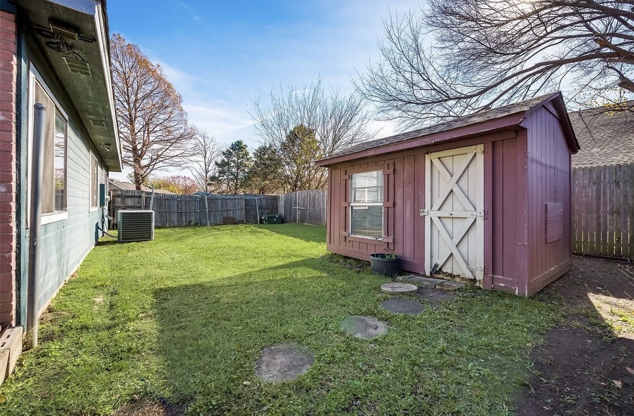 812 Melville Drive Arlington TX 76015