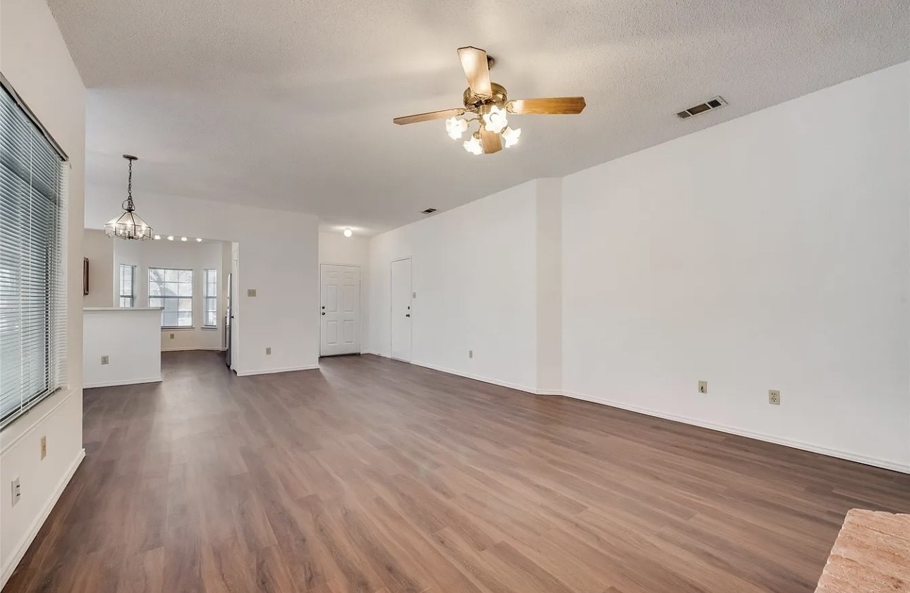 812 Melville Drive Arlington TX 76015