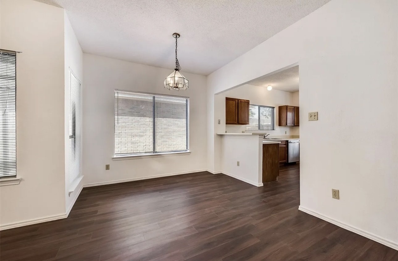 812 Melville Drive Arlington TX 76015