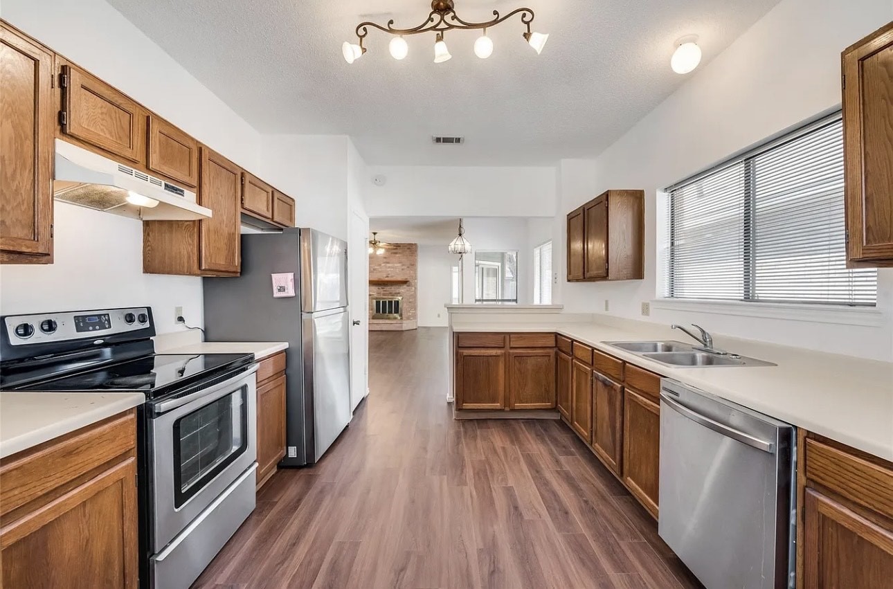 812 Melville Drive Arlington TX 76015