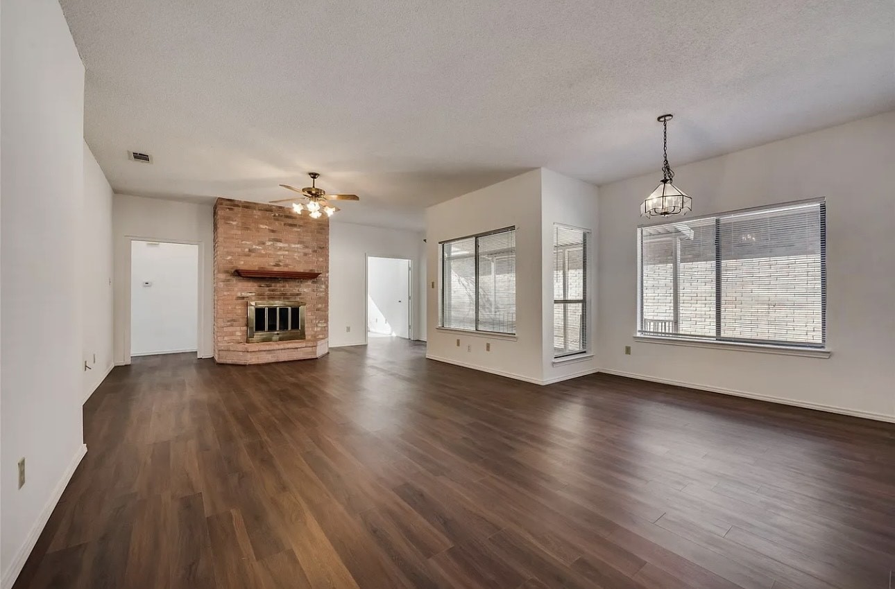 812 Melville Drive Arlington TX 76015