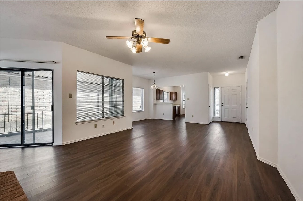 812 Melville Drive Arlington TX 76015