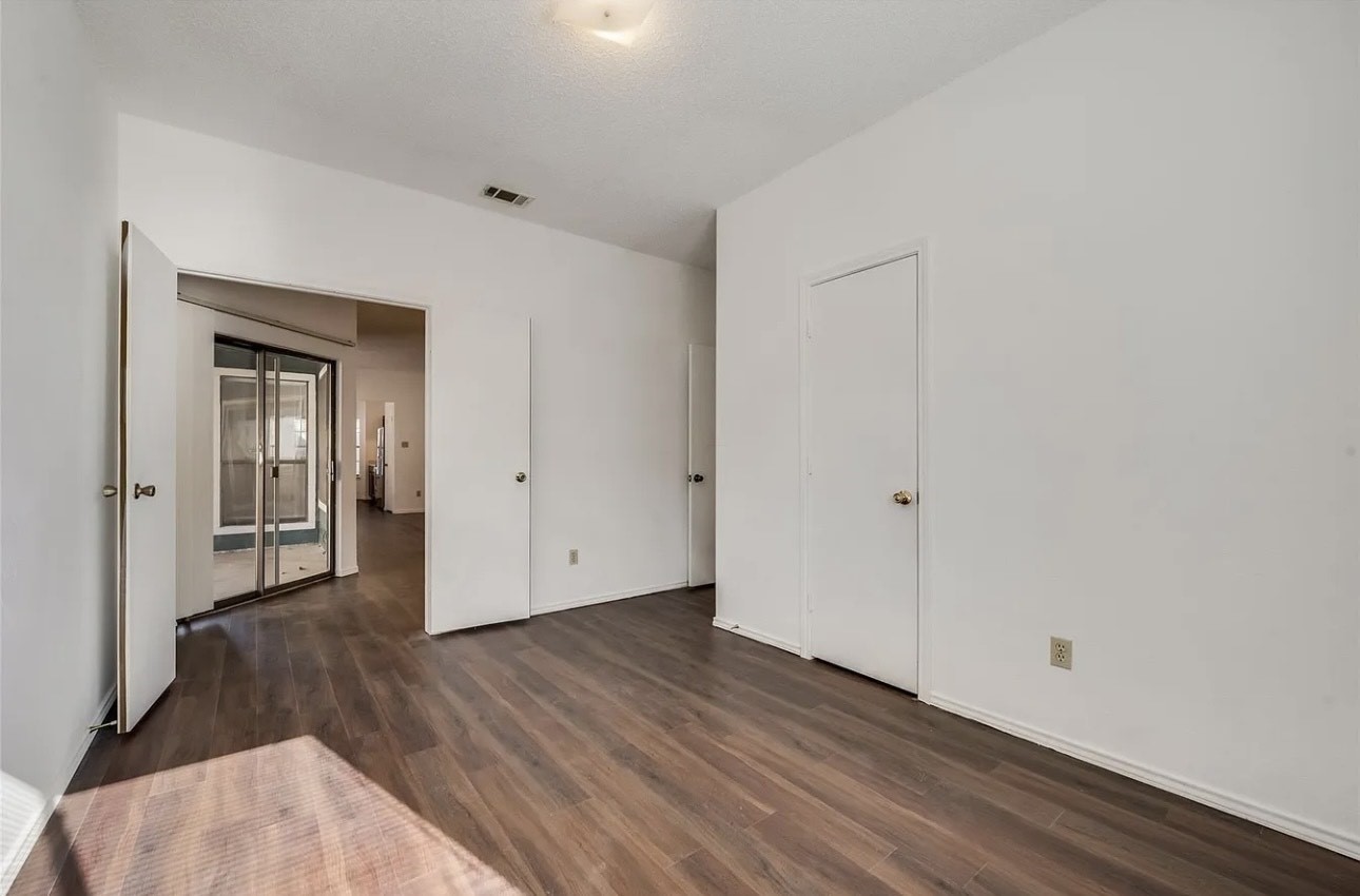 812 Melville Drive Arlington TX 76015