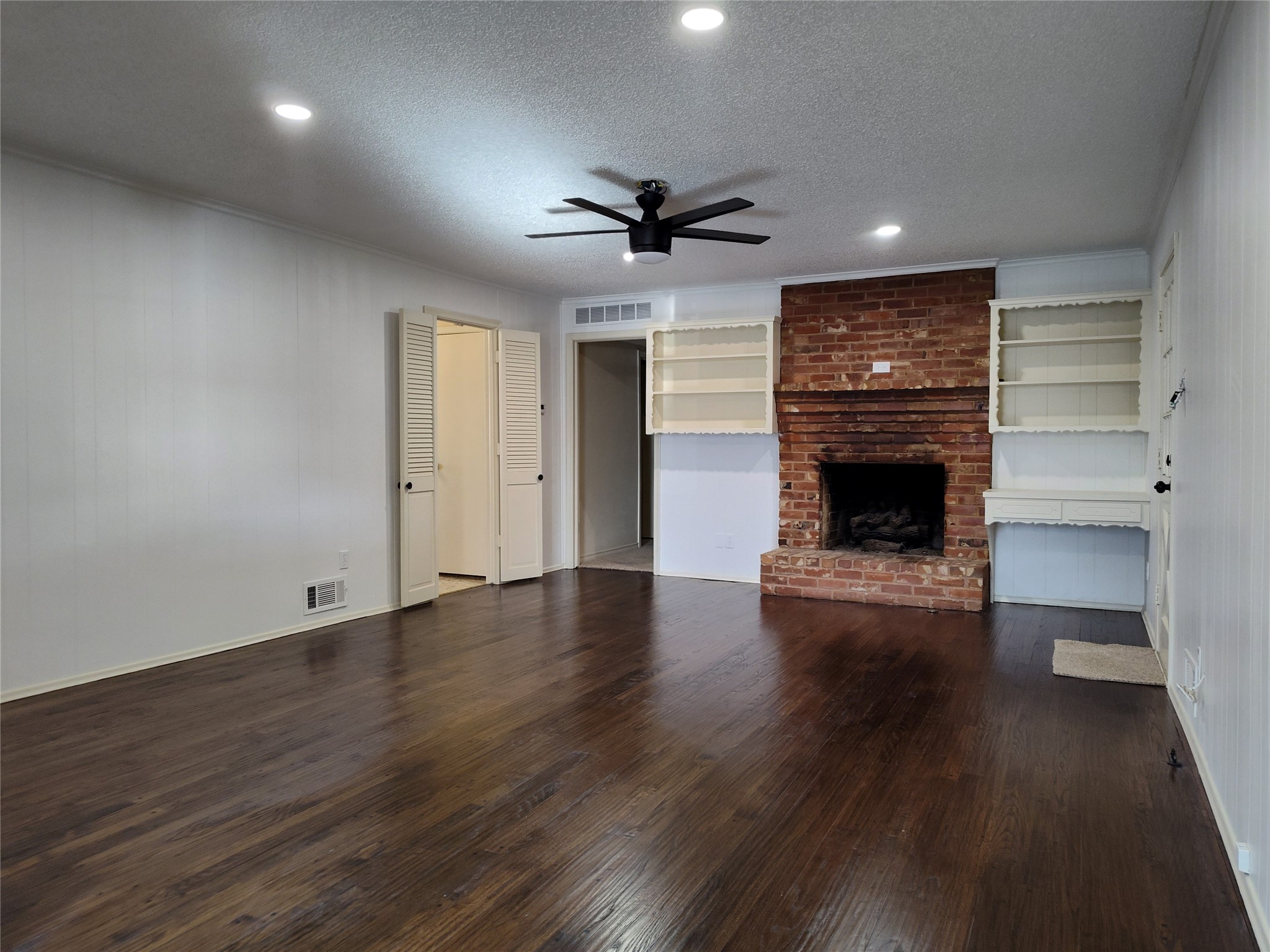 910 Worcester Lane Garland TX 75040
