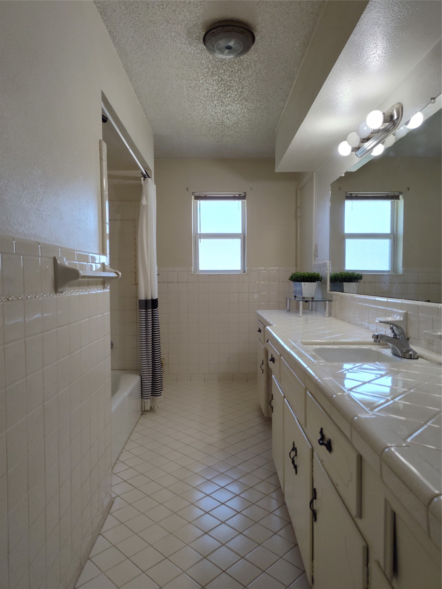 910 Worcester Lane Garland TX 75040